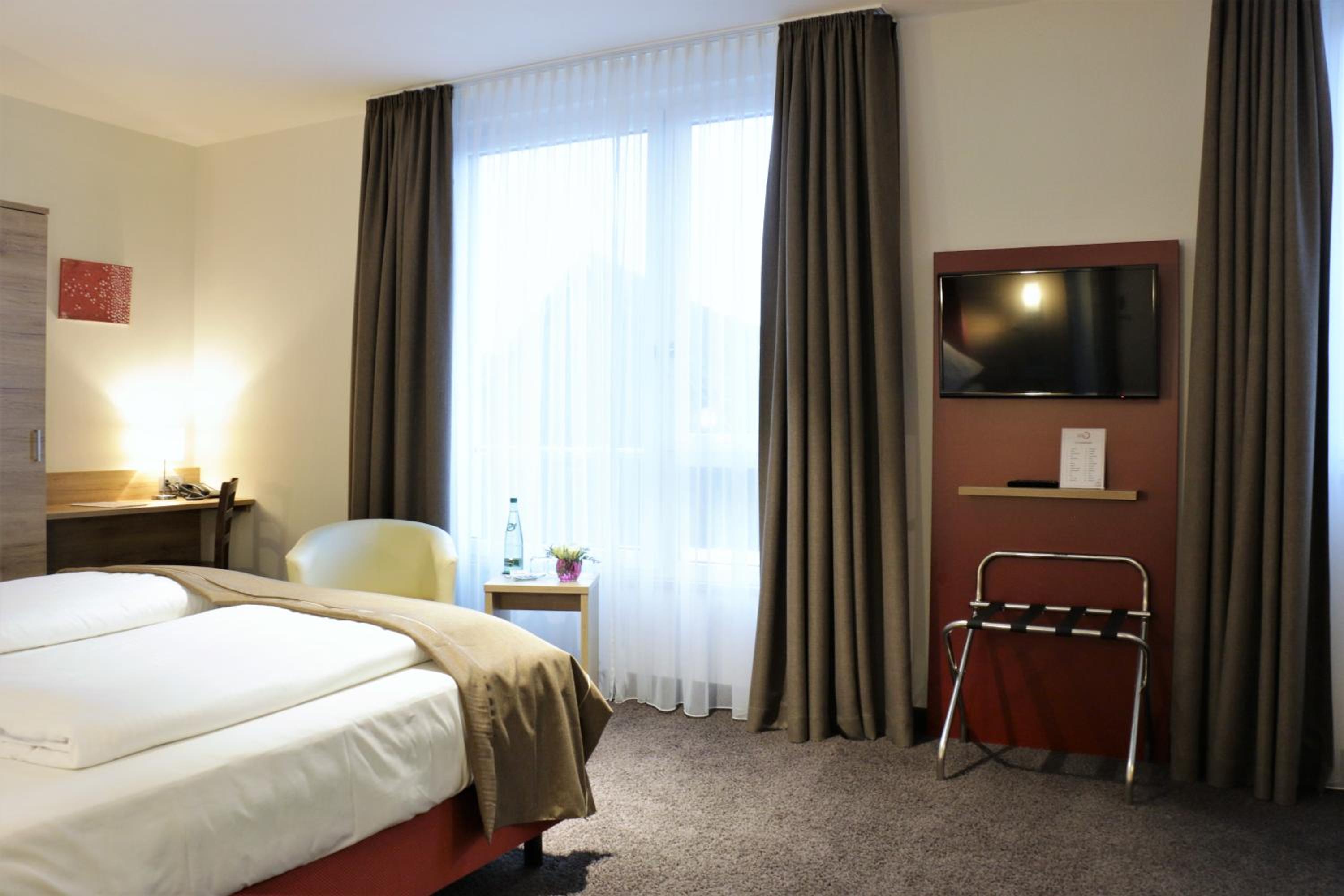 Double Room - Disability Access - Photo 1