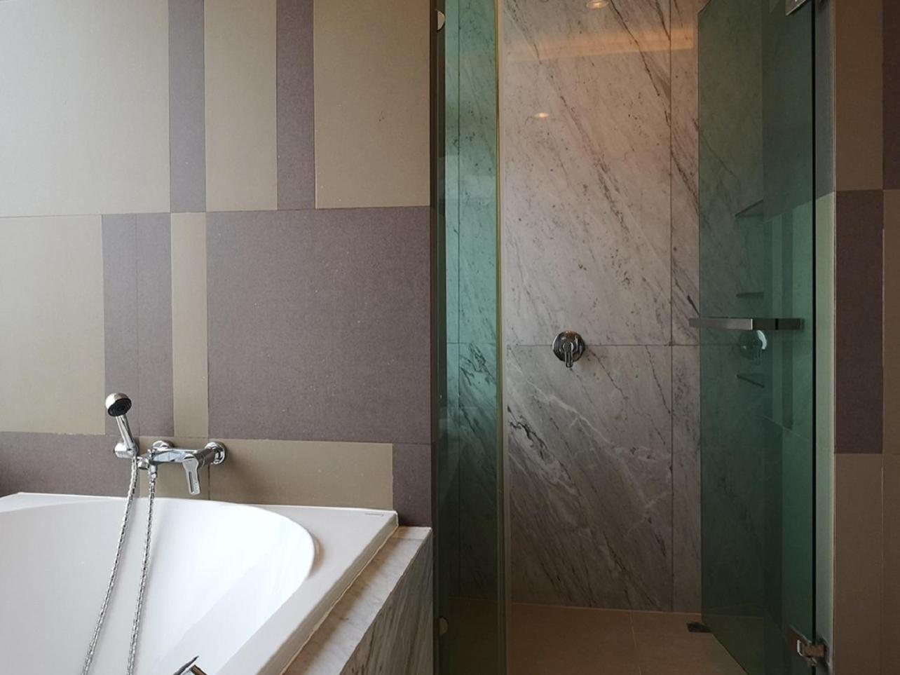 One-Bedroom Suite Sea View thumbnail 6