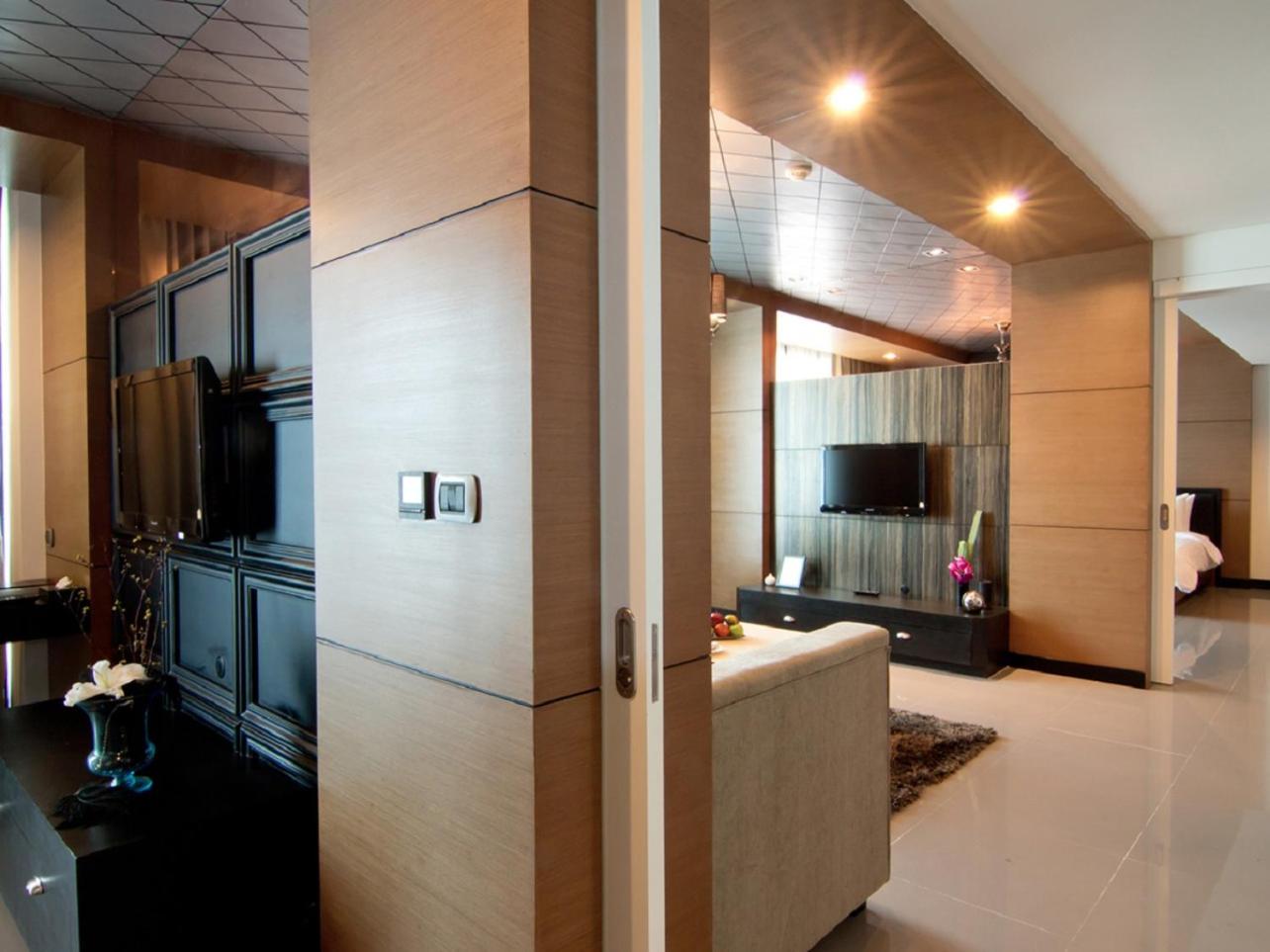 Two-Bedroom Way Suite Sea View thumbnail 6