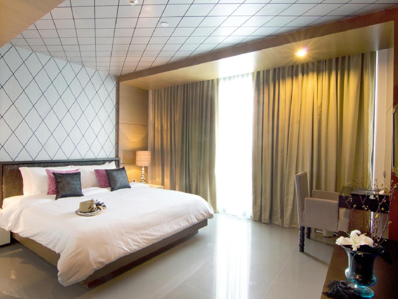 Two-Bedroom Way Suite Sea View