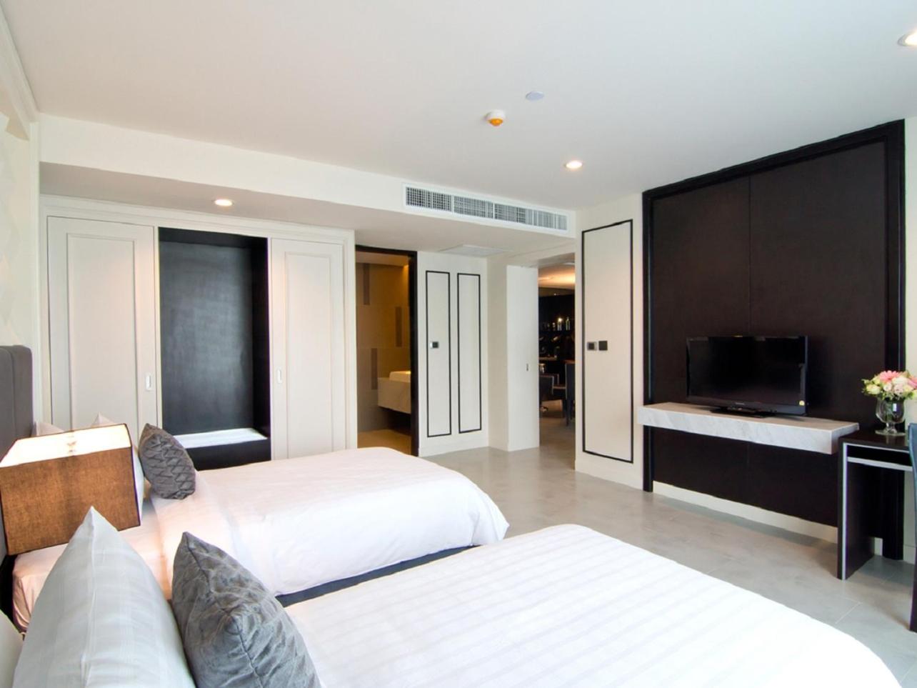 Two-Bedroom Royal Suite Sea View thumbnail 6