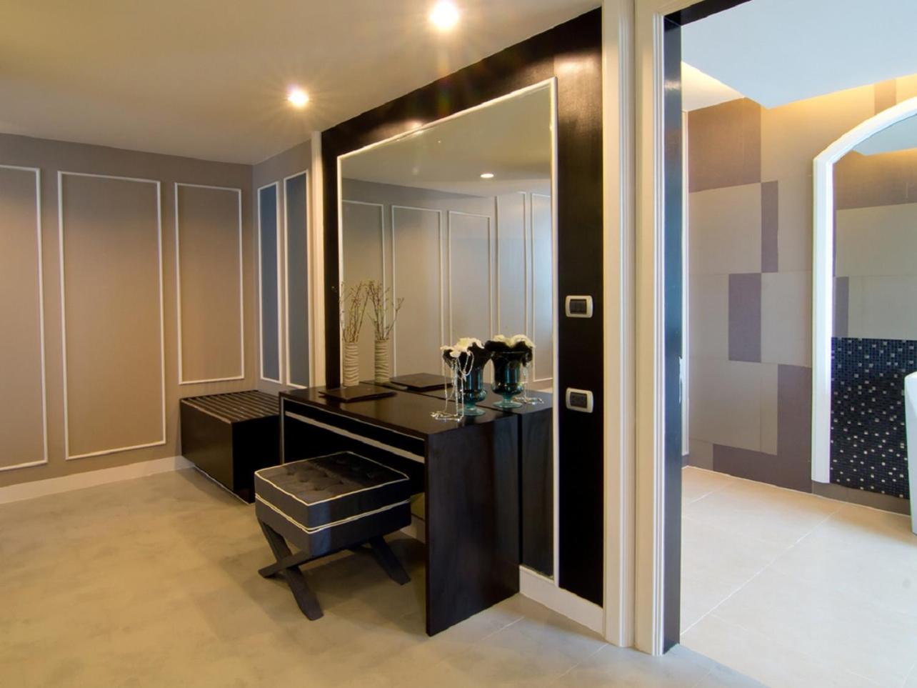 Two-Bedroom Royal Suite Sea View