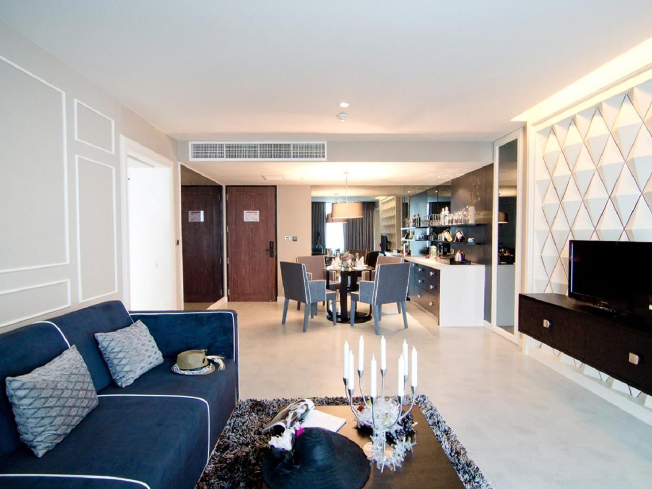 Two-Bedroom Royal Suite Sea View