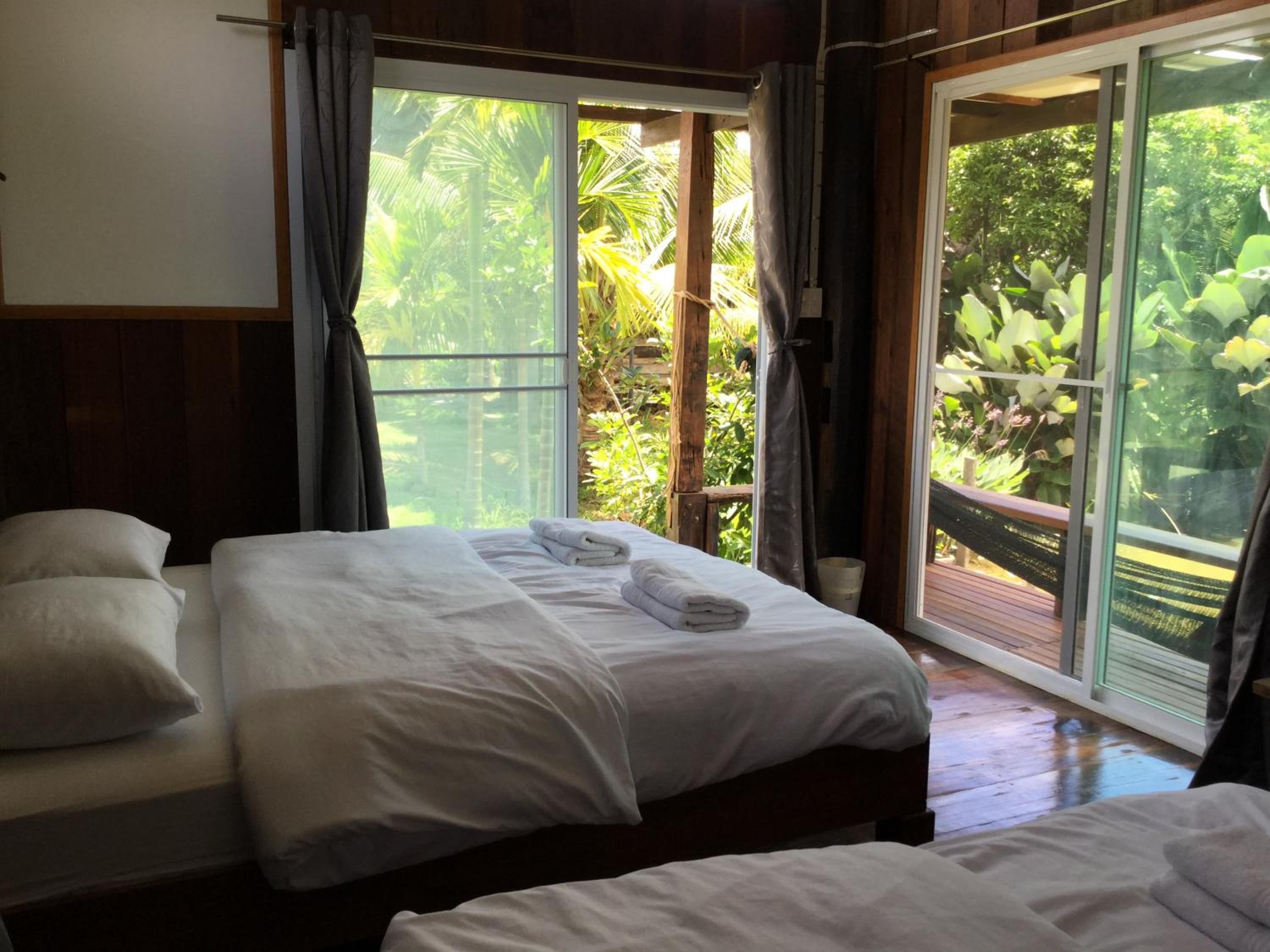 Quadruple Room with Garden View - Photo 9
