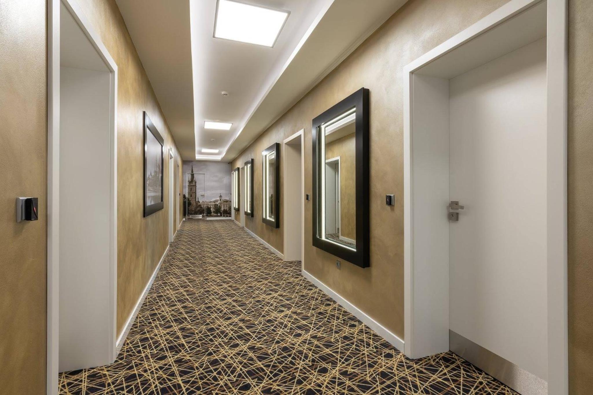Deluxe Double or Twin Room with City View photo 3