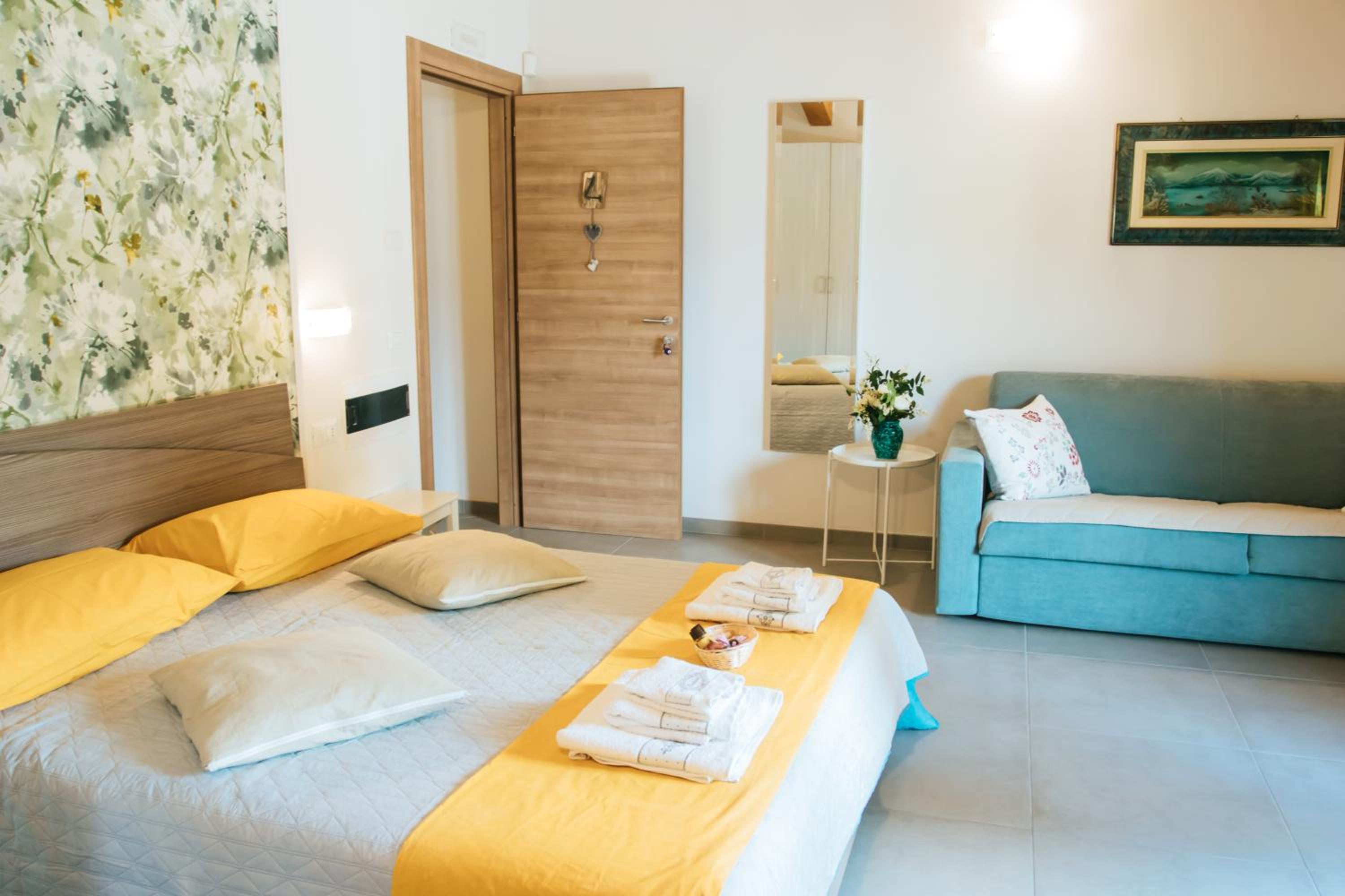 Quadruple Room with Terrace and Lake View photo 1