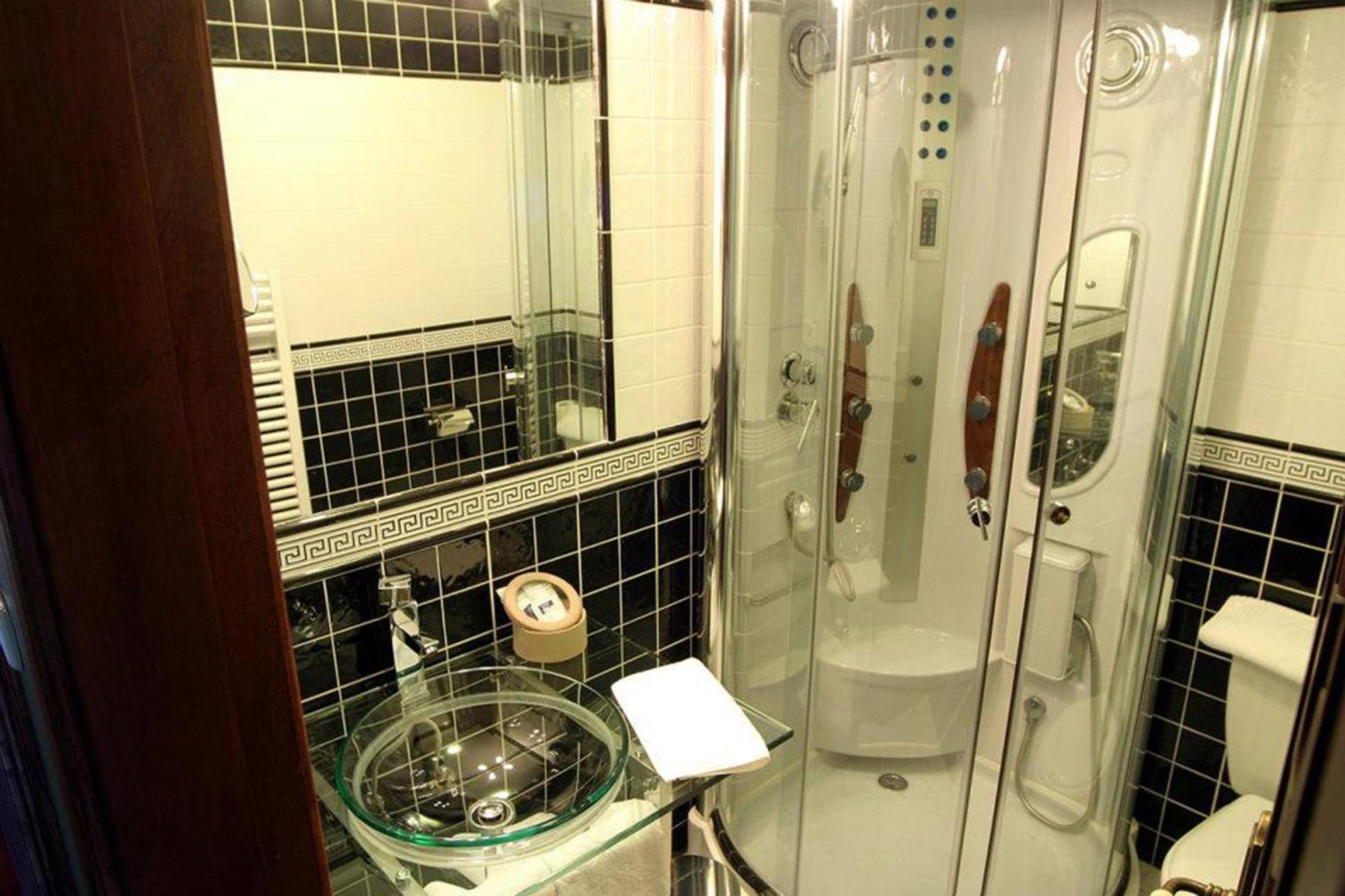Quadruple Room - Photo 3