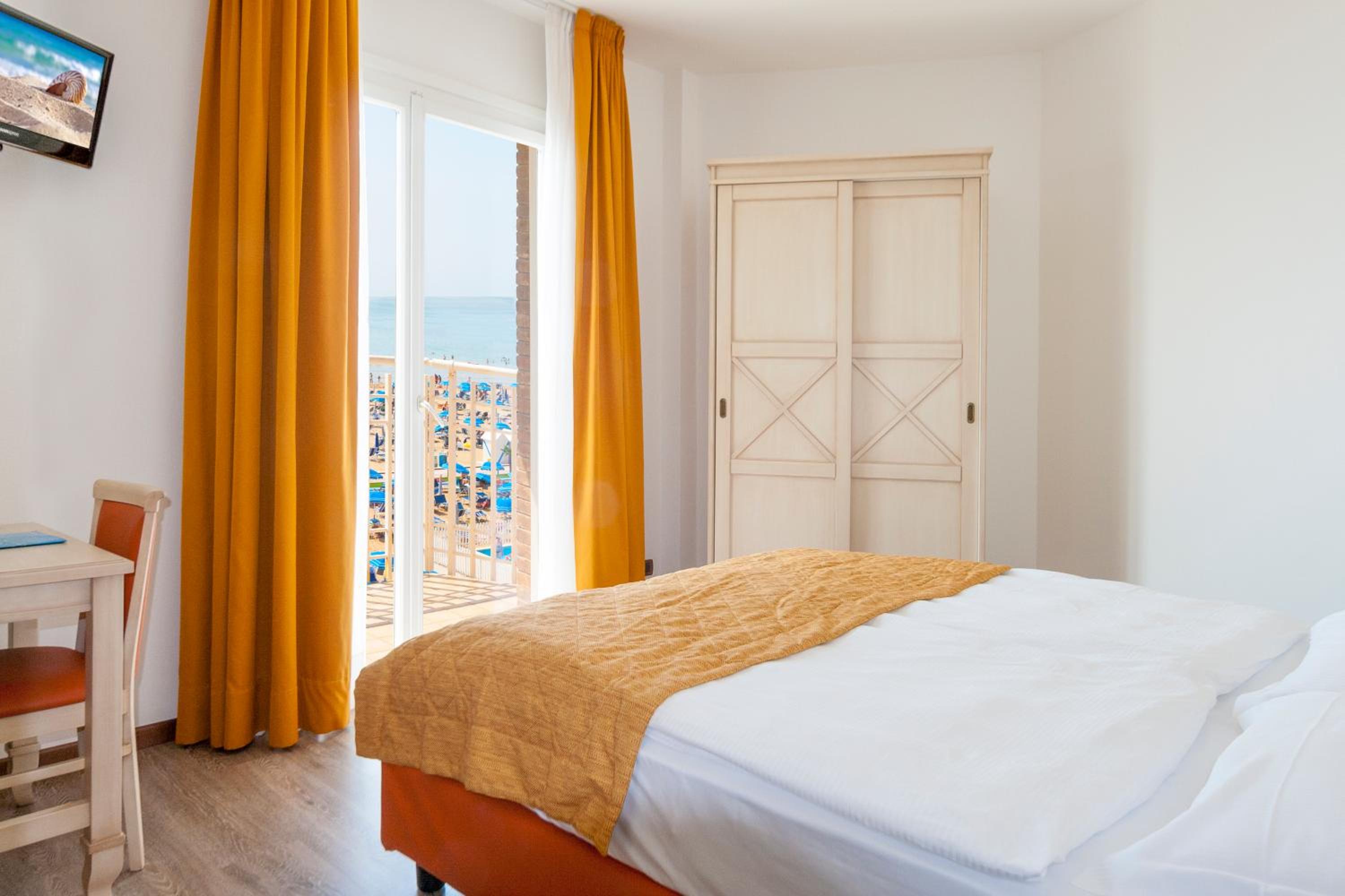 Suite with Sea View (4 Adults) photo 1