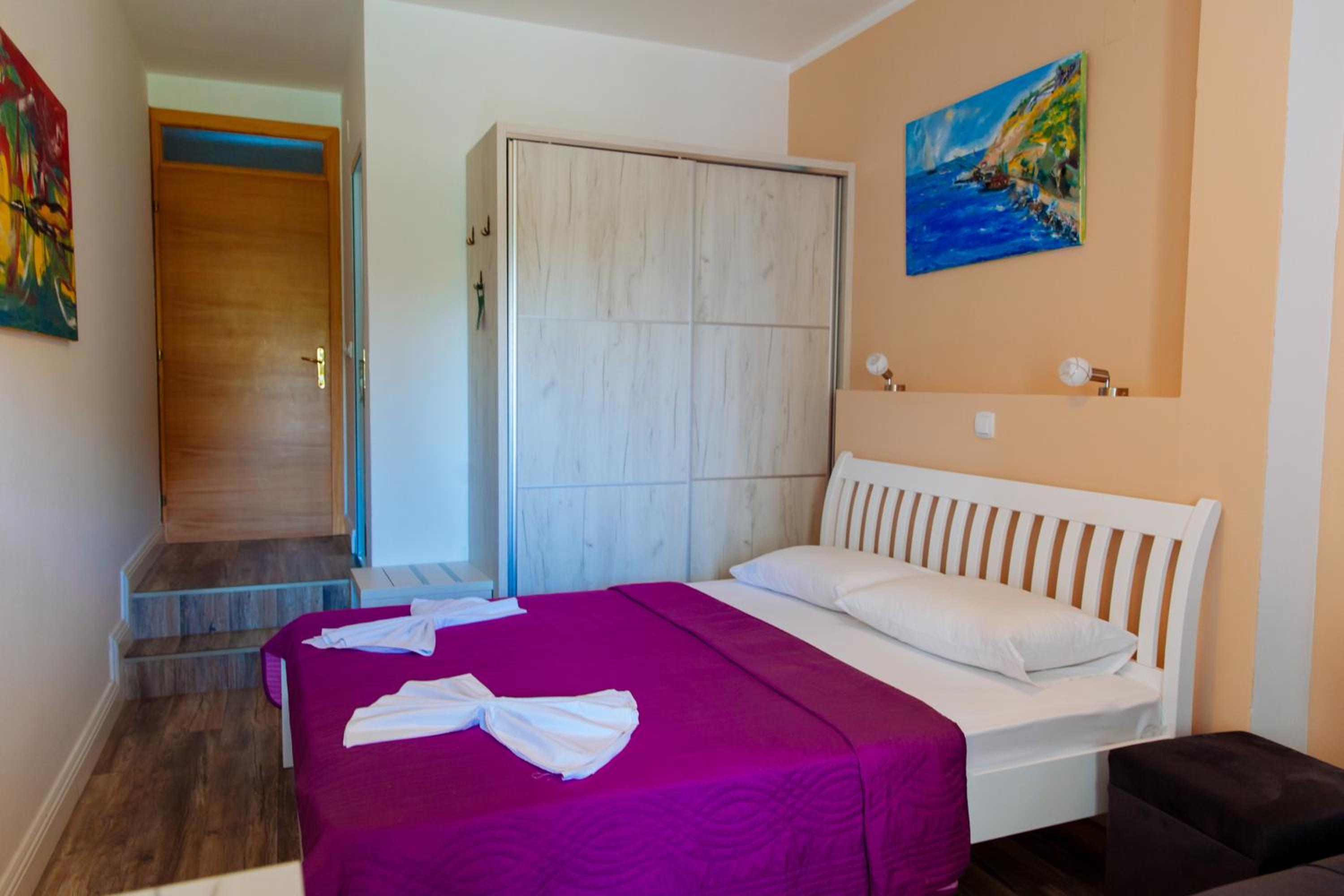 Double Room with Sea View - Photo 9