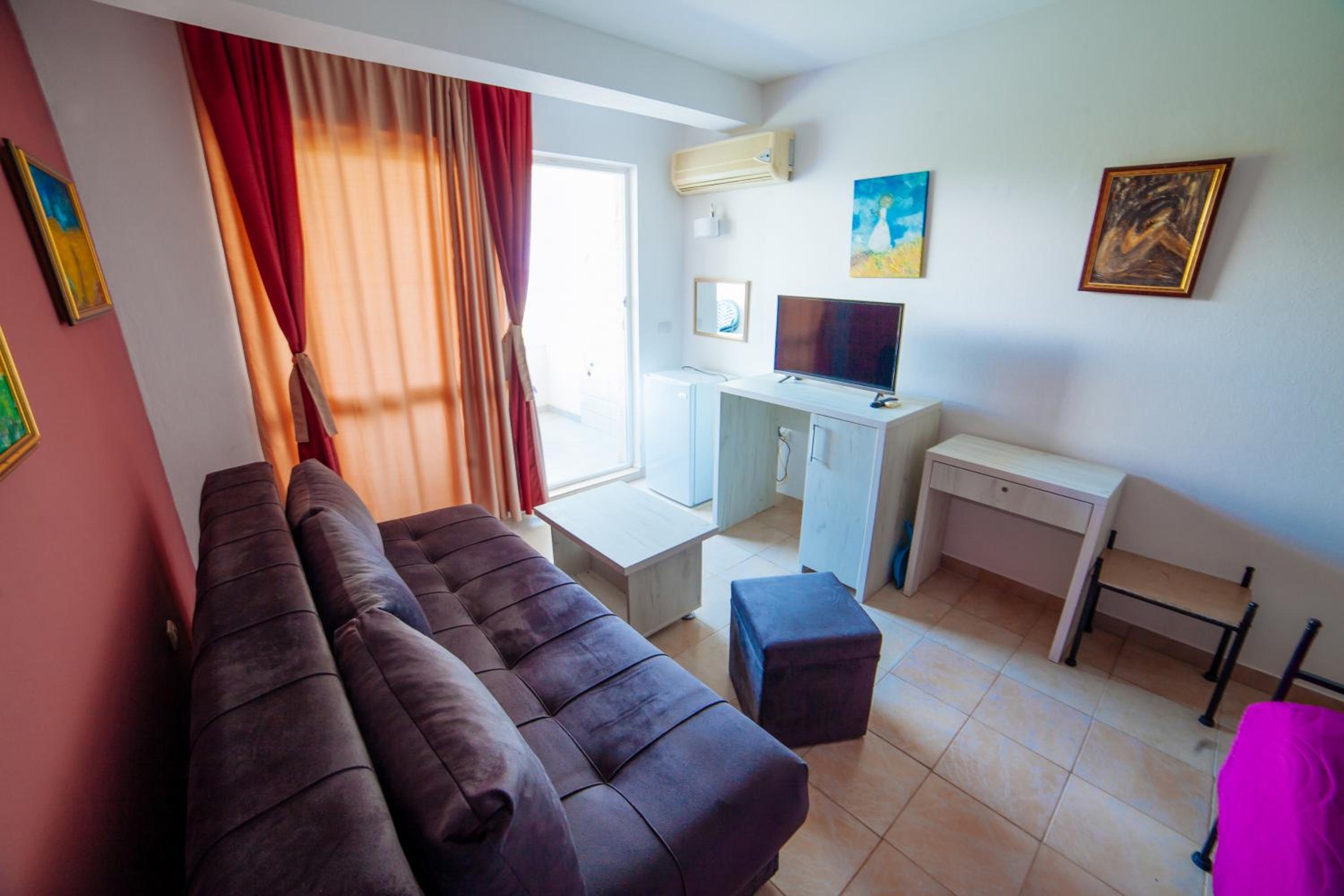 Double Room with Sea View - Photo 18