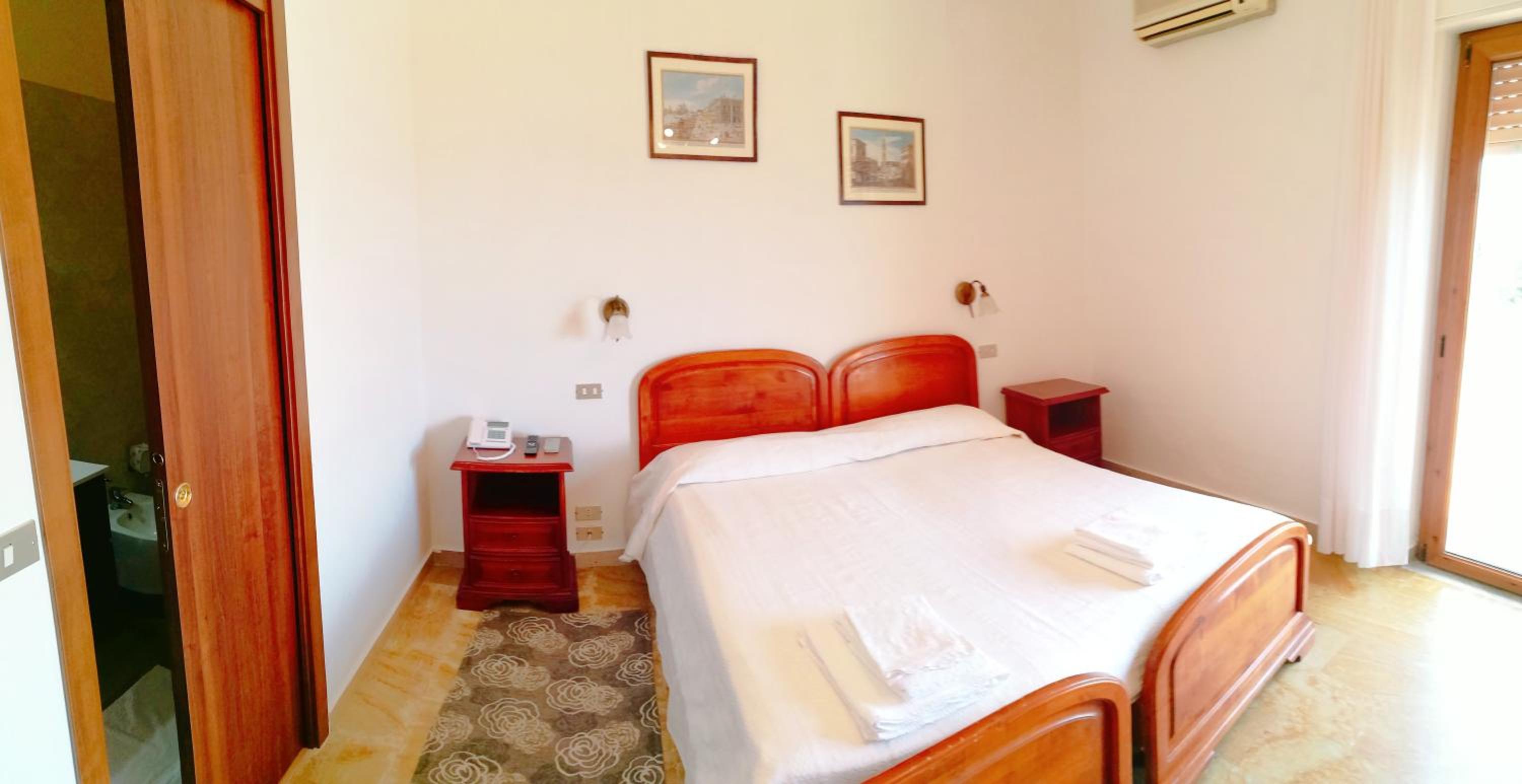 Double or Twin Room with Private Bathroom - Photo 1