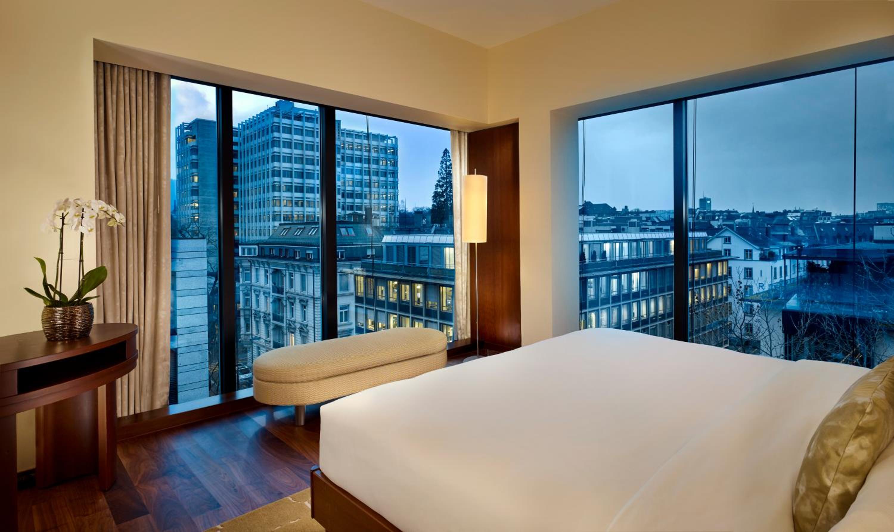 Corner Suite thumbnail 5