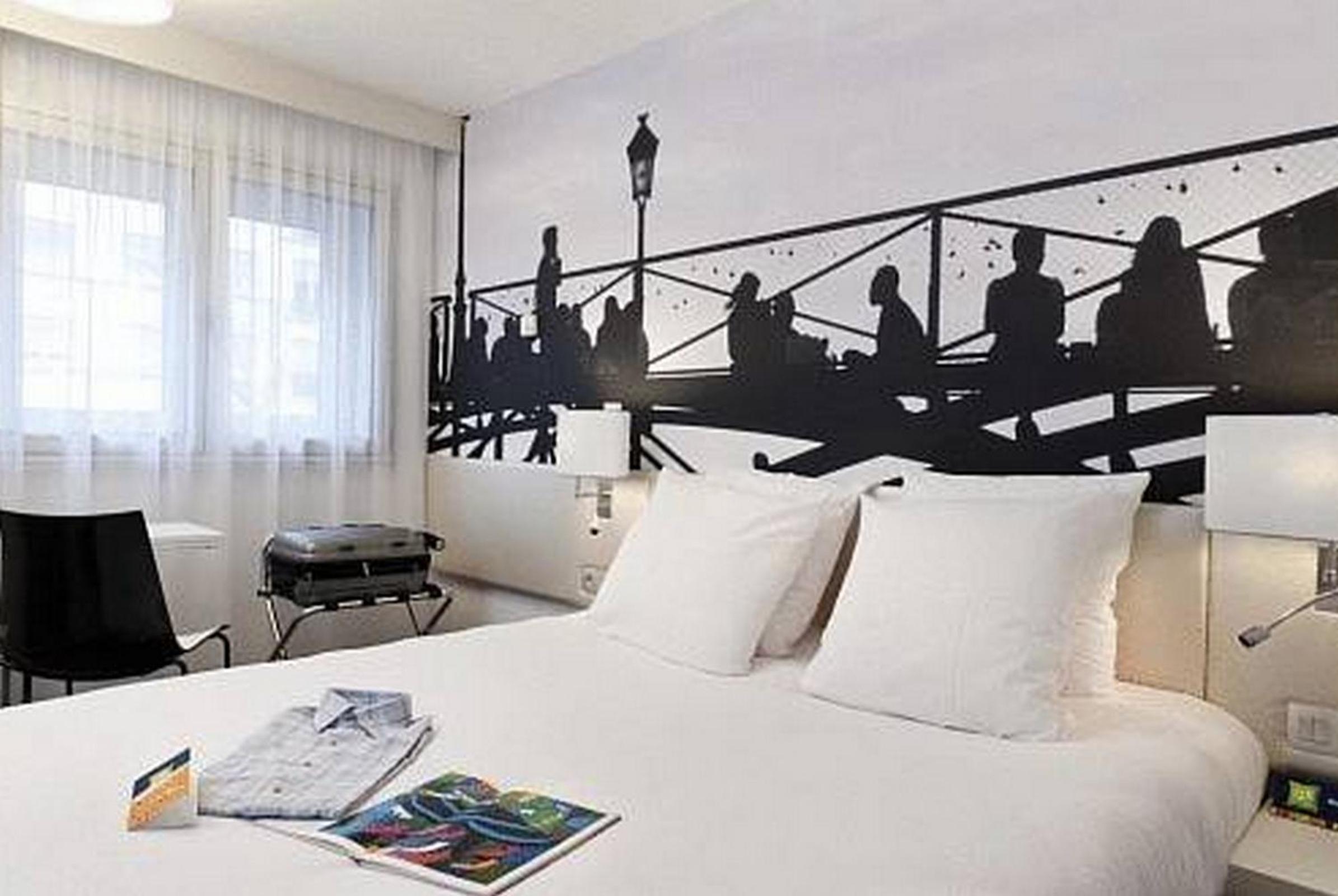 Standard Double Room thumbnail 5