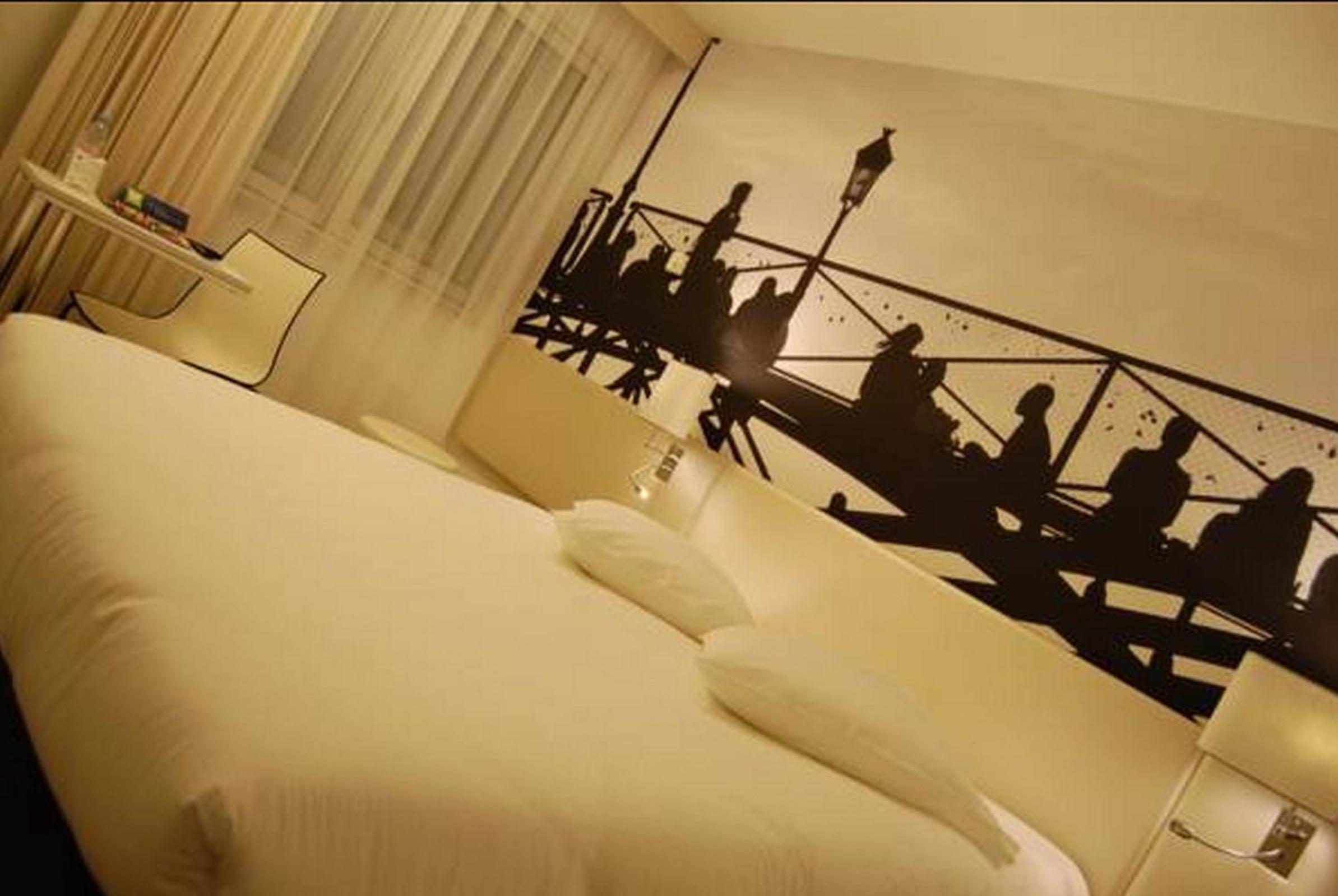 Standard Single Room thumbnail 6
