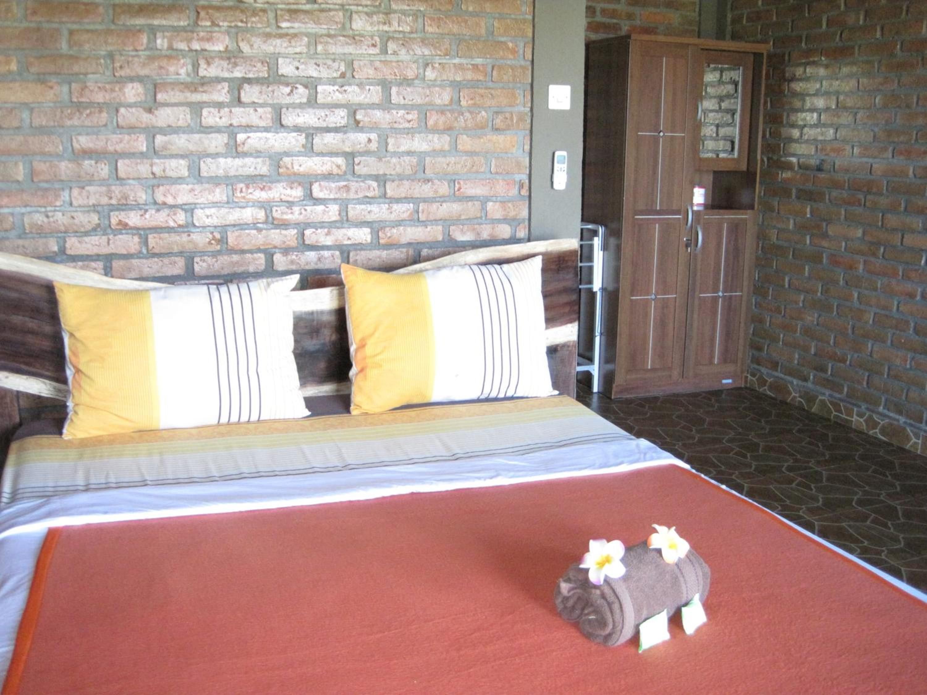 Standard Double Room - Photo 8