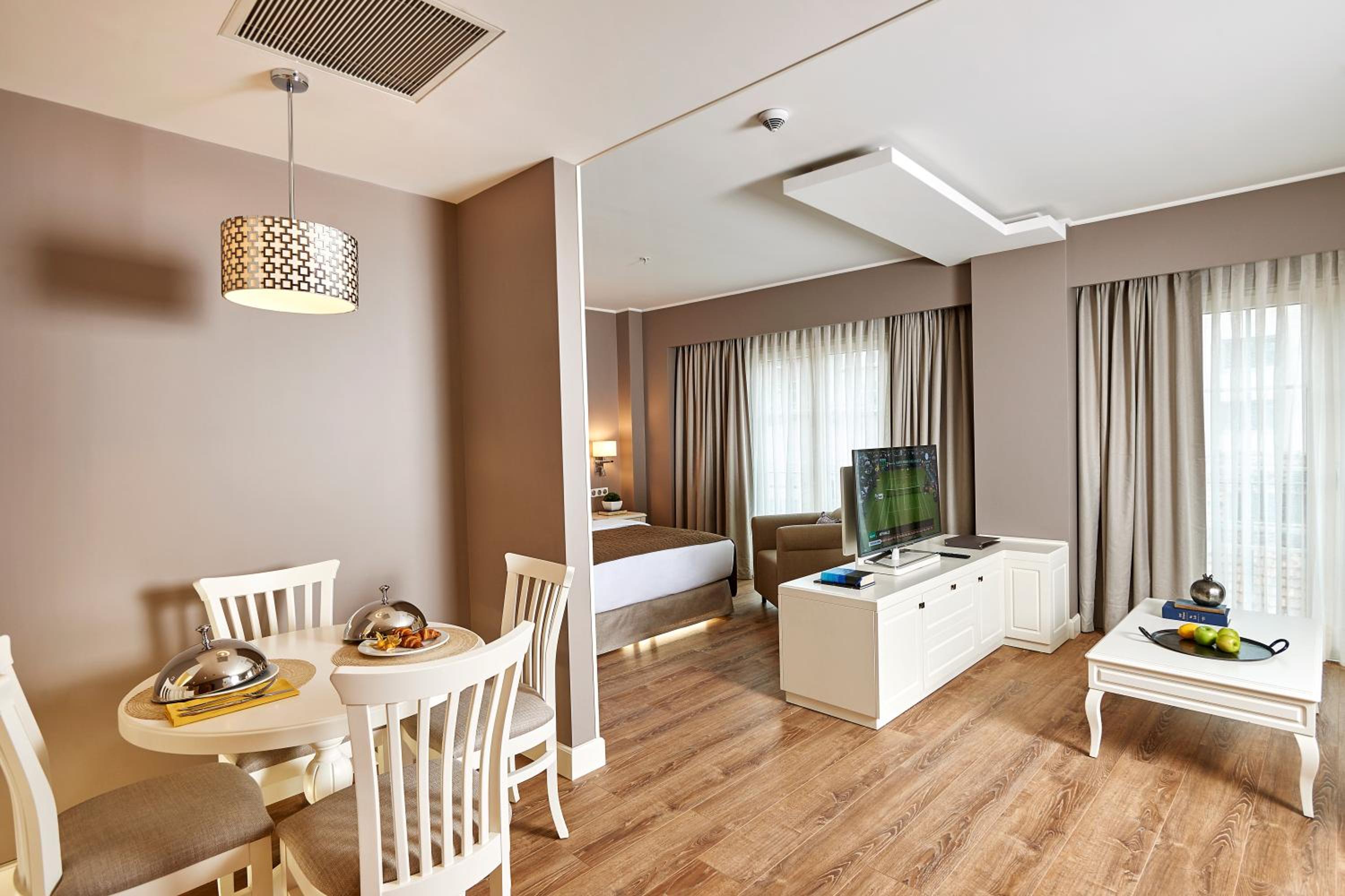 Deluxe Club Room with Kitchenette