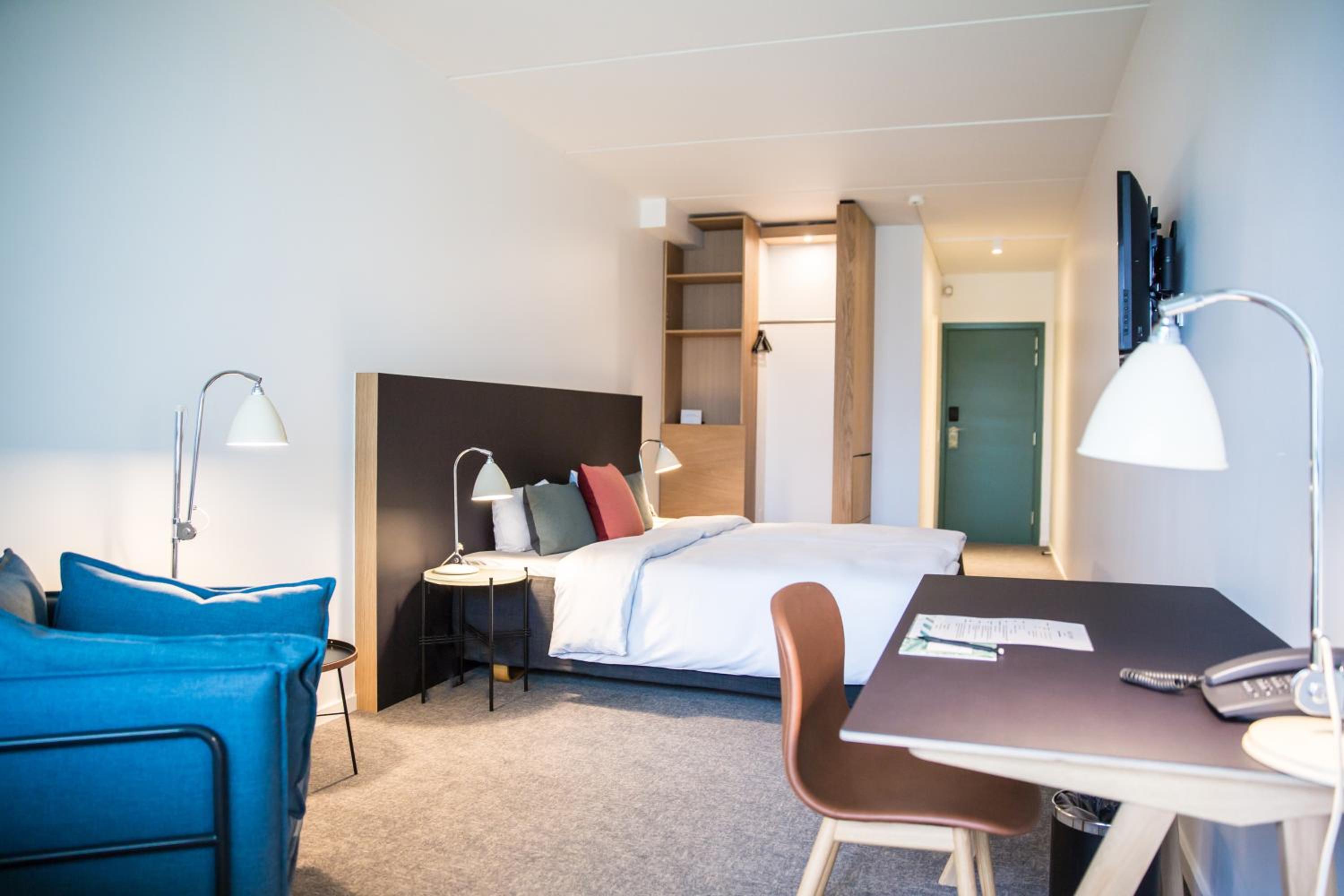 Superior Twin Room with View - Photo 9