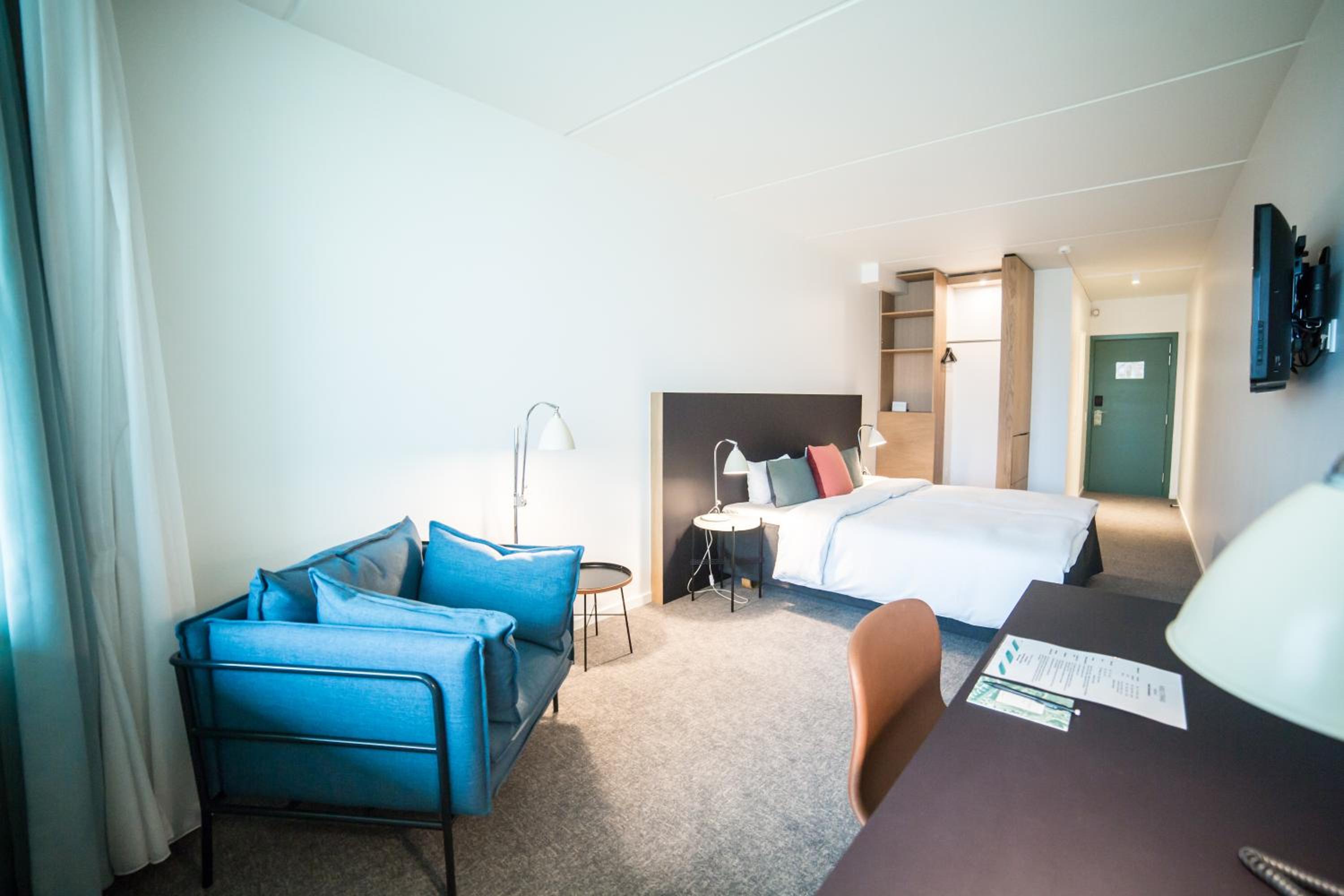 Superior Twin Room with View - Photo 8