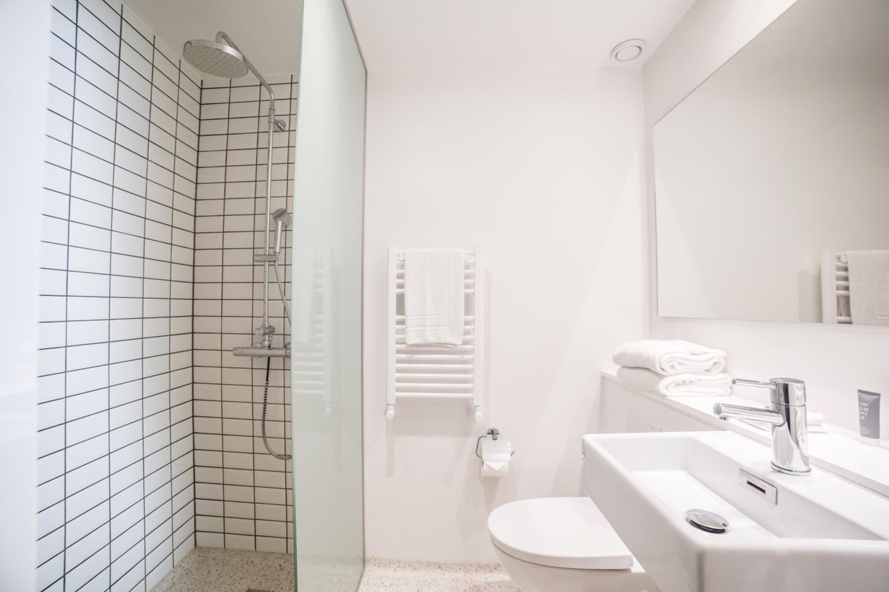 Standard Twin Room - Photo 4
