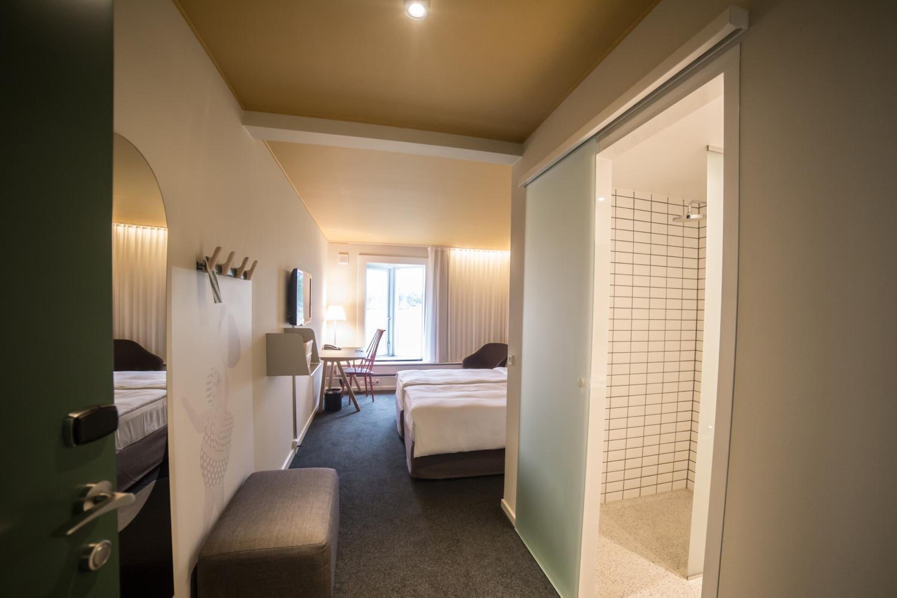 Standard Twin Room - Photo 2