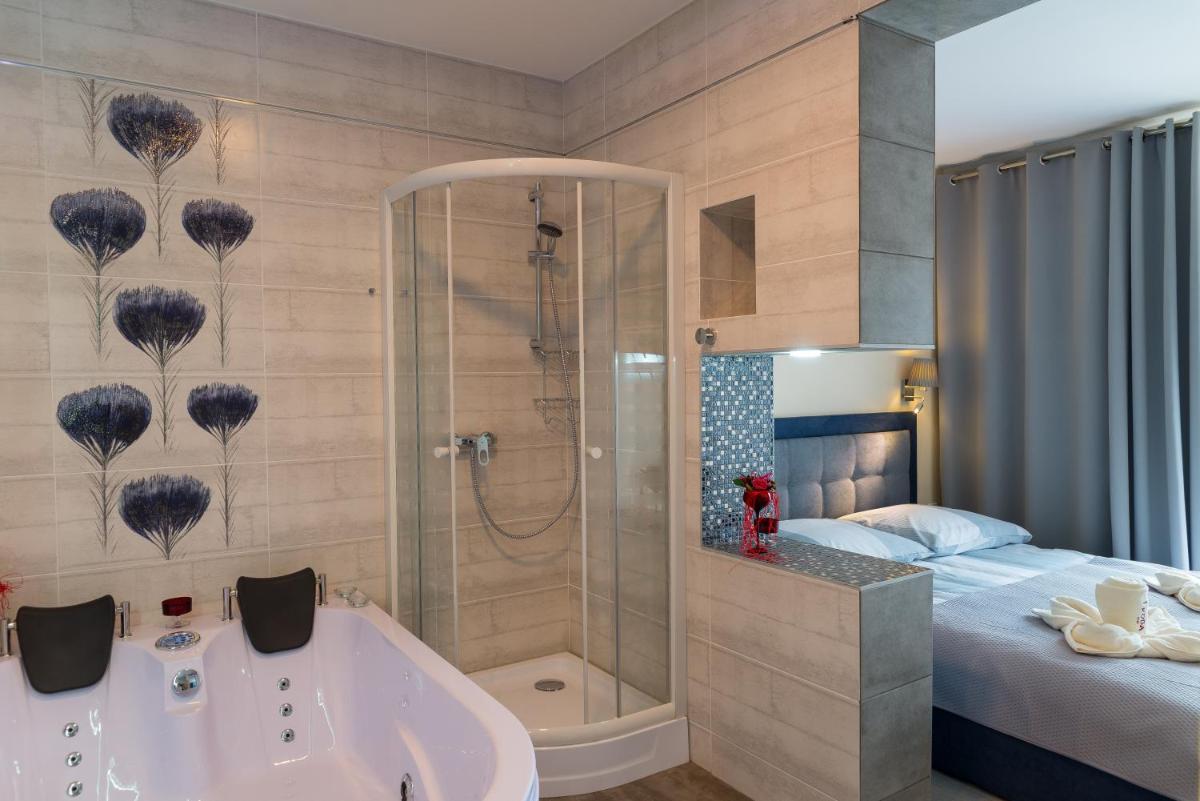 Deluxe Apartment with jacuzzi - Photo 1