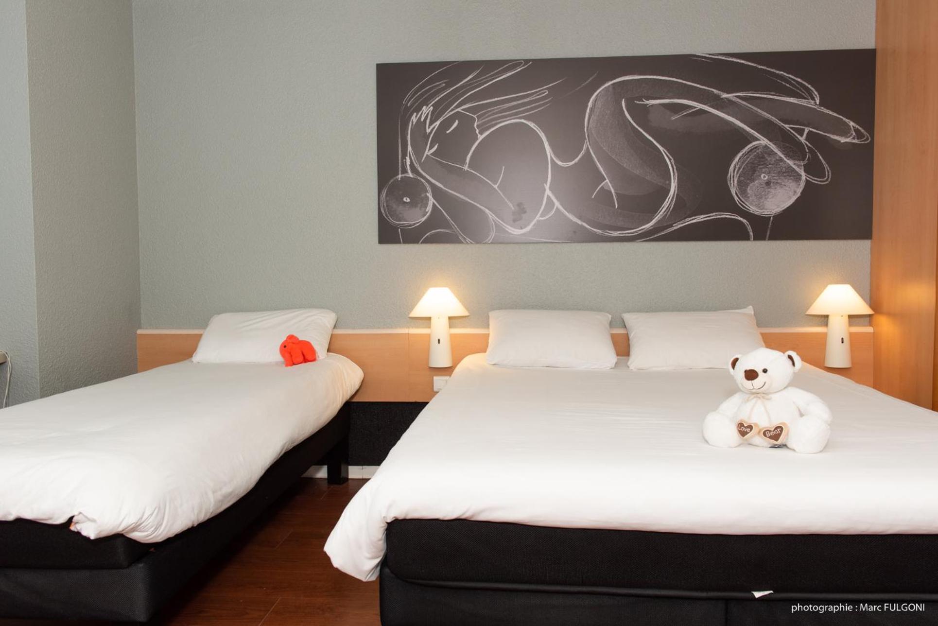 Standard Double Room with One Double and One Single Bed - Non-Smoking - Photo 1