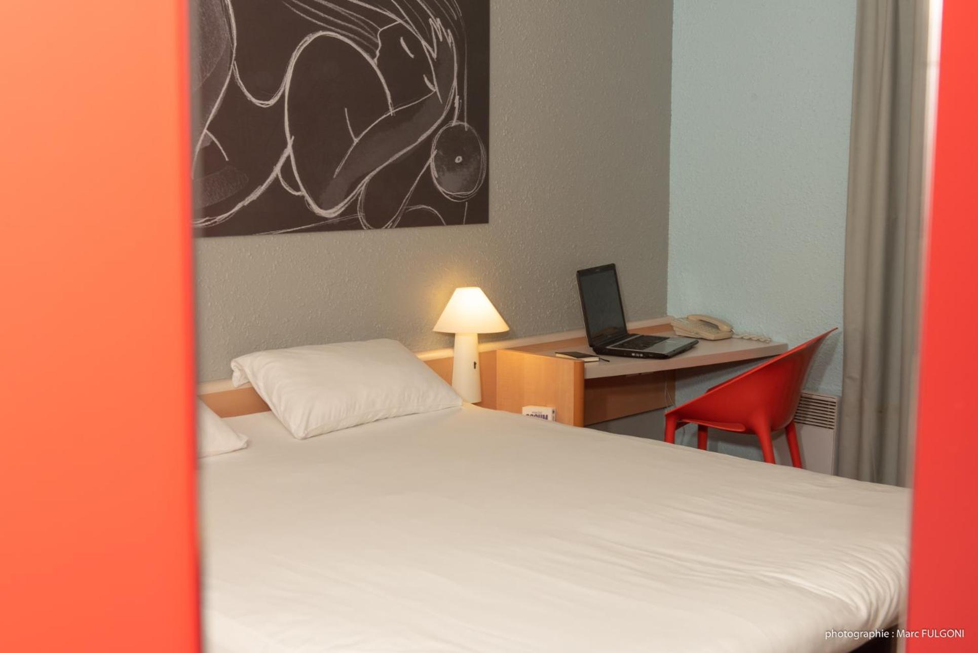Standard Double Room - Photo 7
