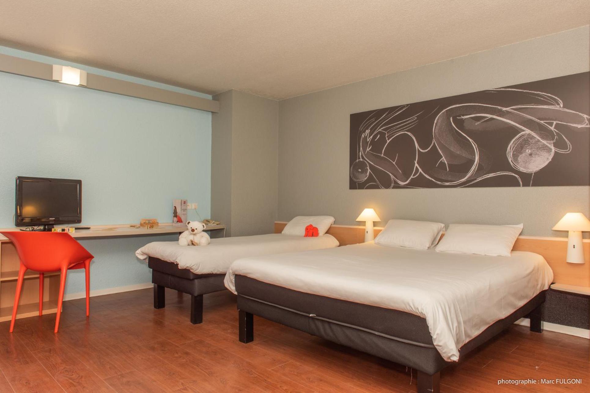 Standard Double Room with One Double and One Single Bed - Non-Smoking - Photo 11
