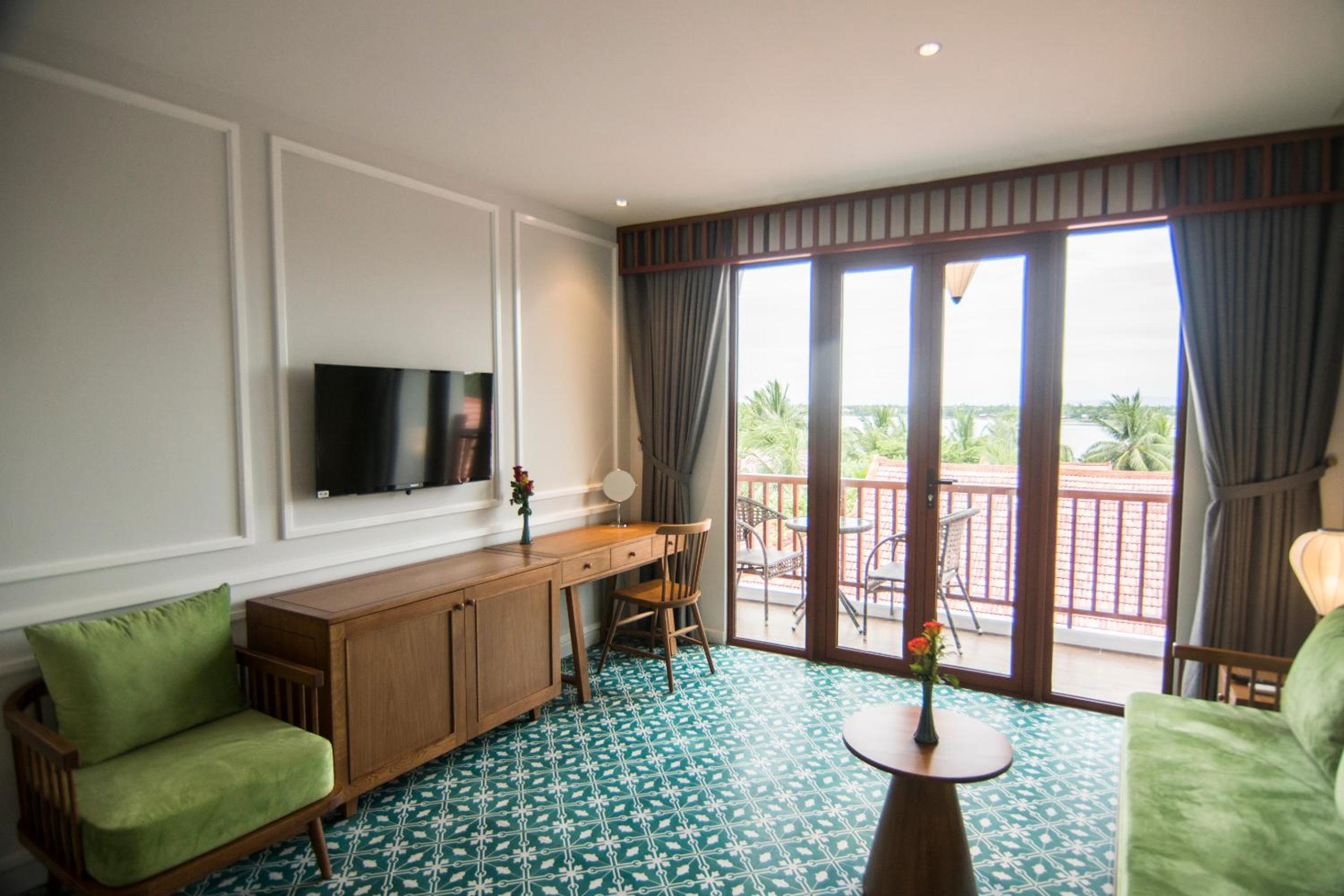 Deluxe Family Room