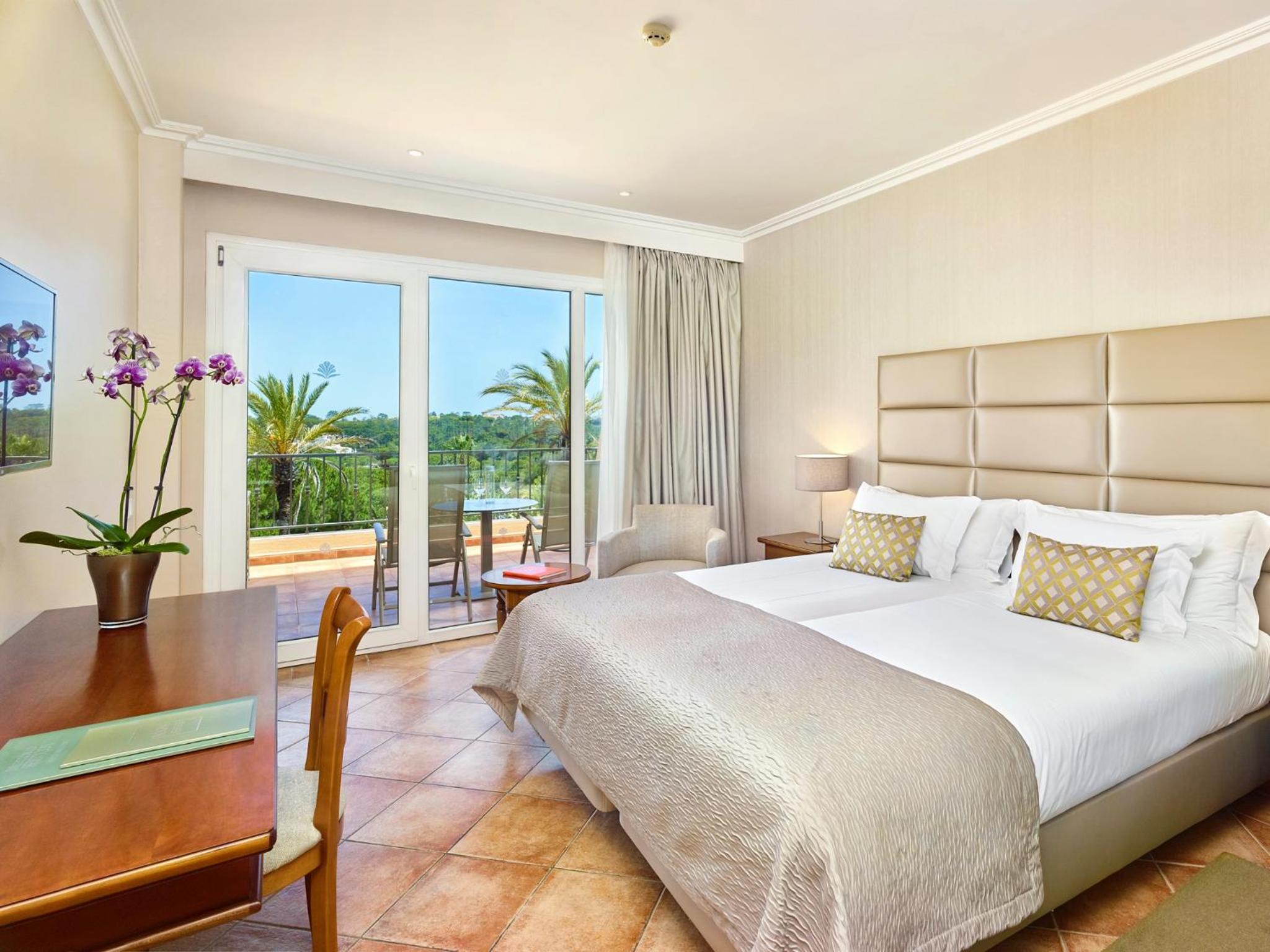 Double Room with Side Sea View - Photo 1