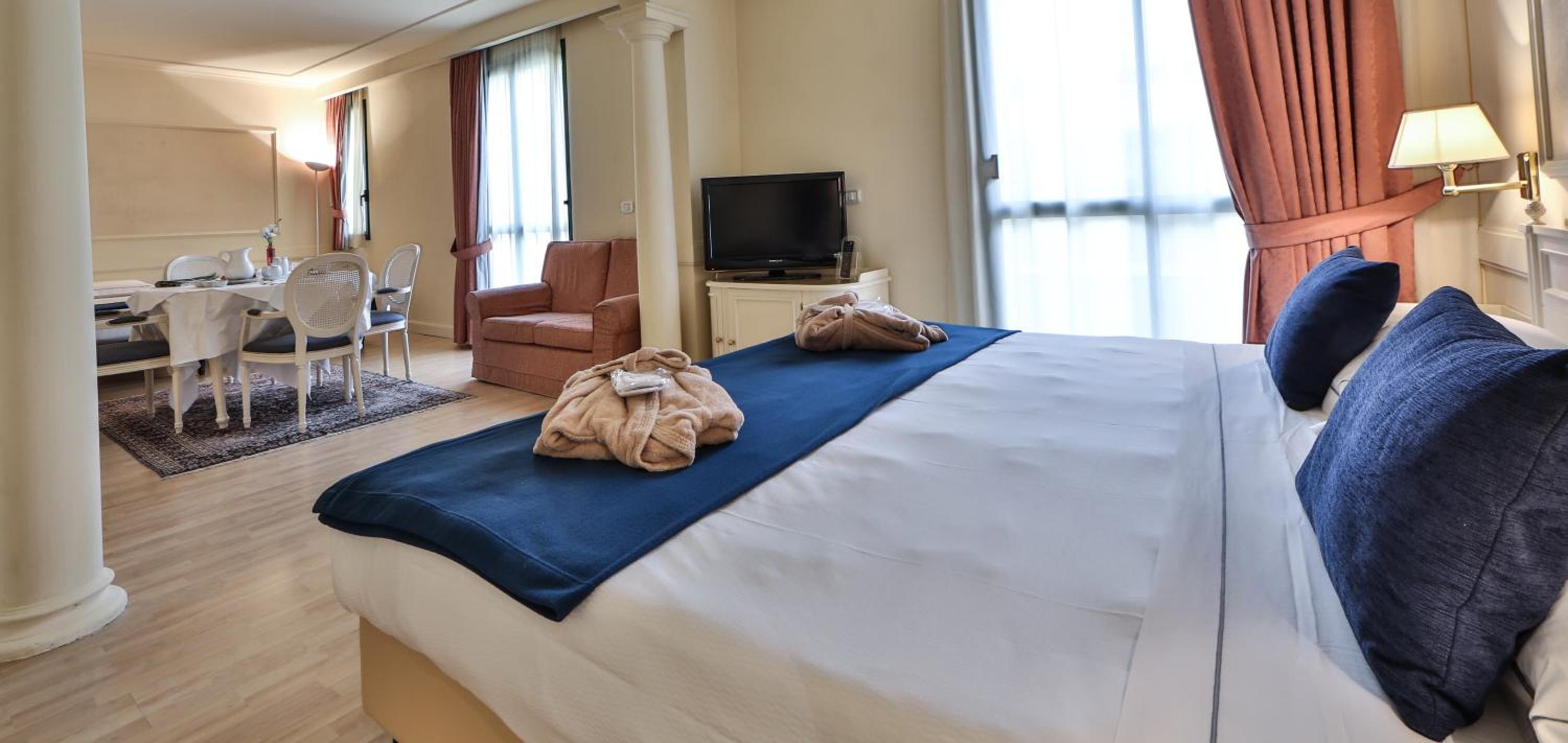 Junior Suite (2 Adults + 2 Children) - Photo 10