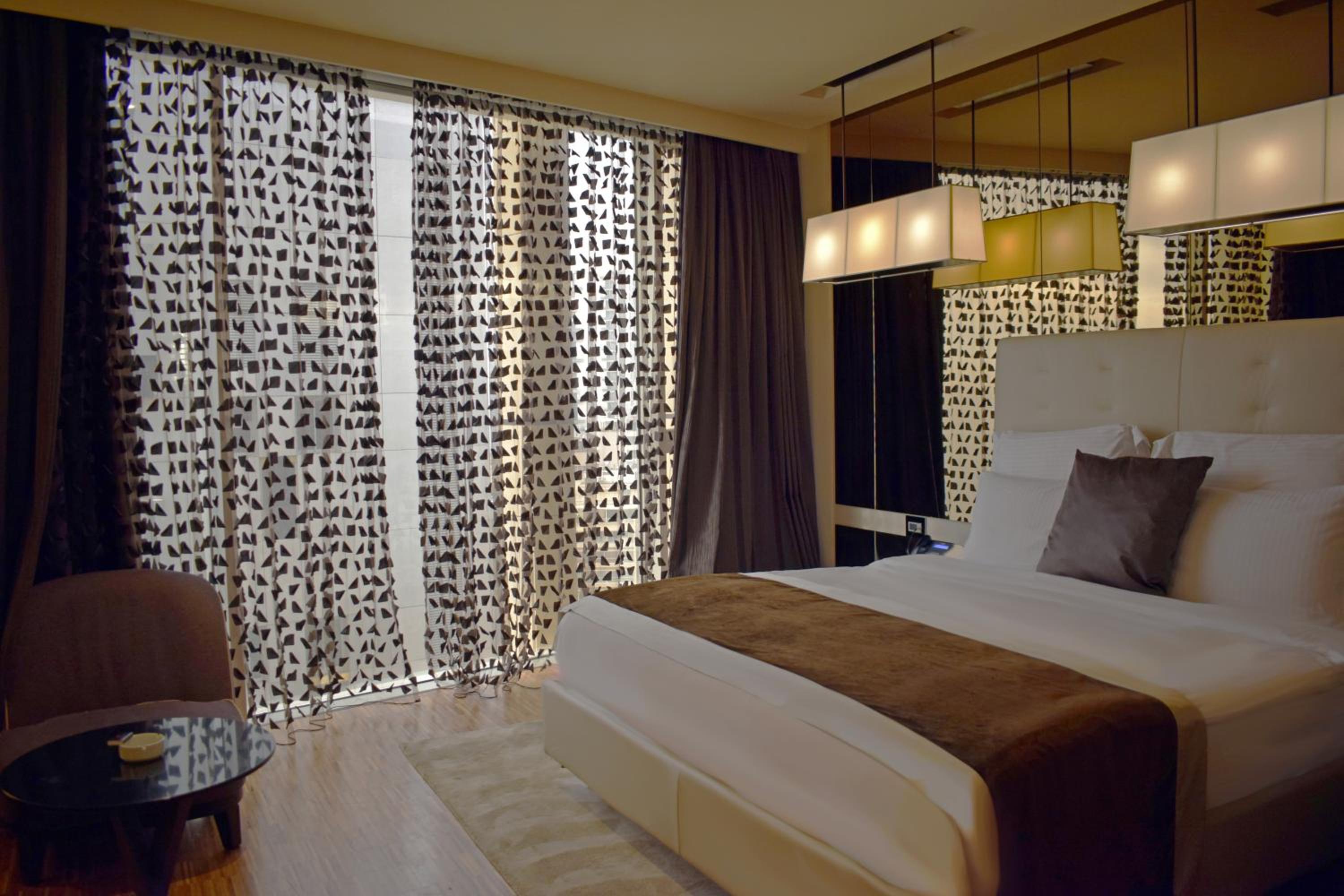 Executive Plaza Sea View Suite photo 2