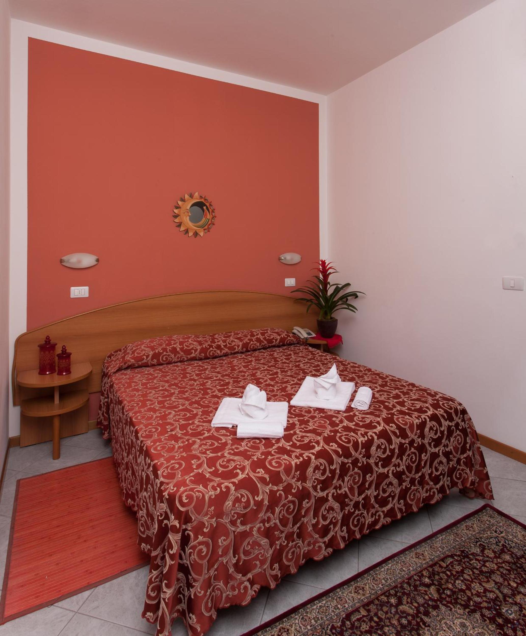 Double or Twin Room with Balcony - Photo 5