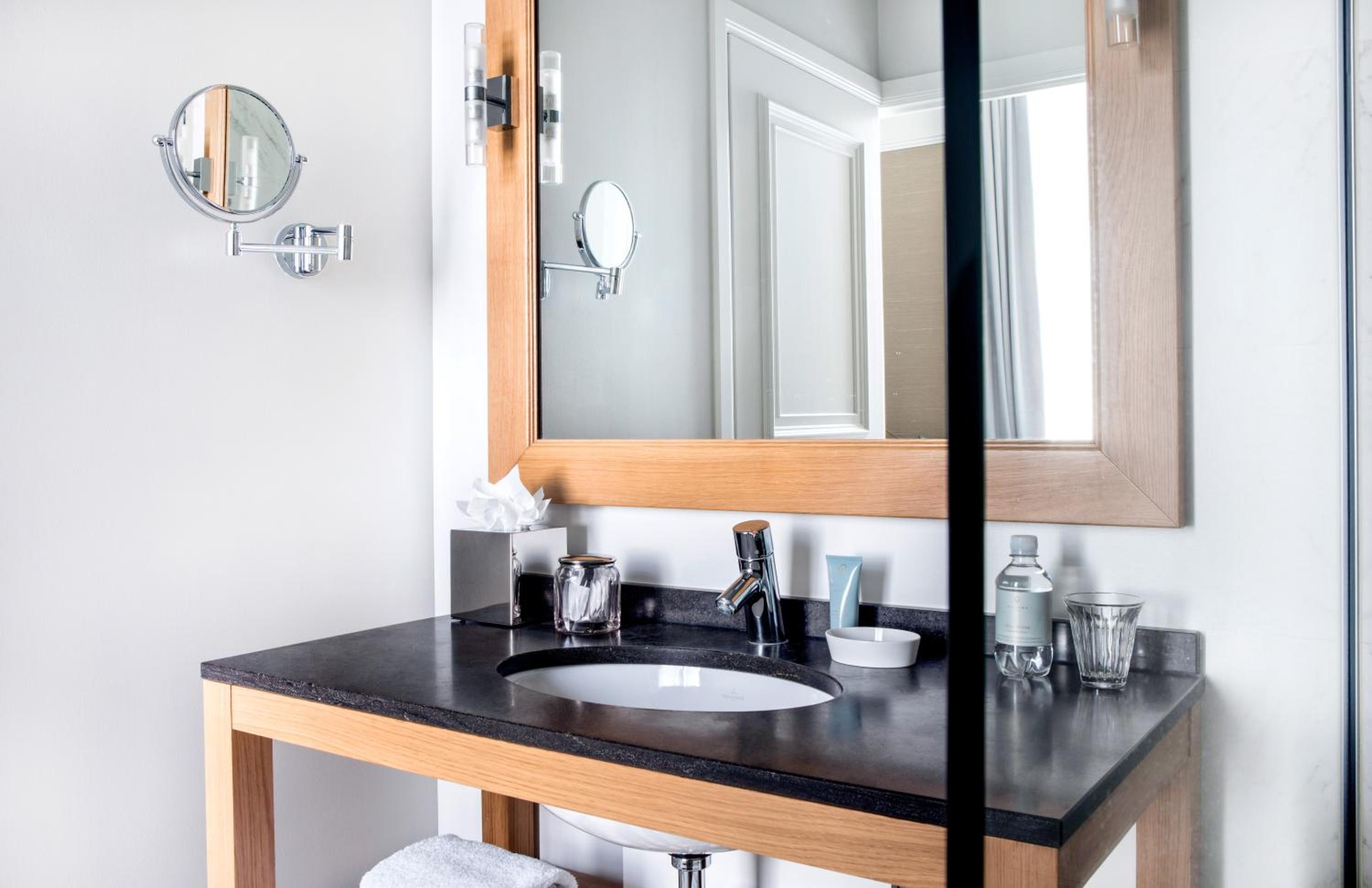 Deluxe Twin Room photo 2