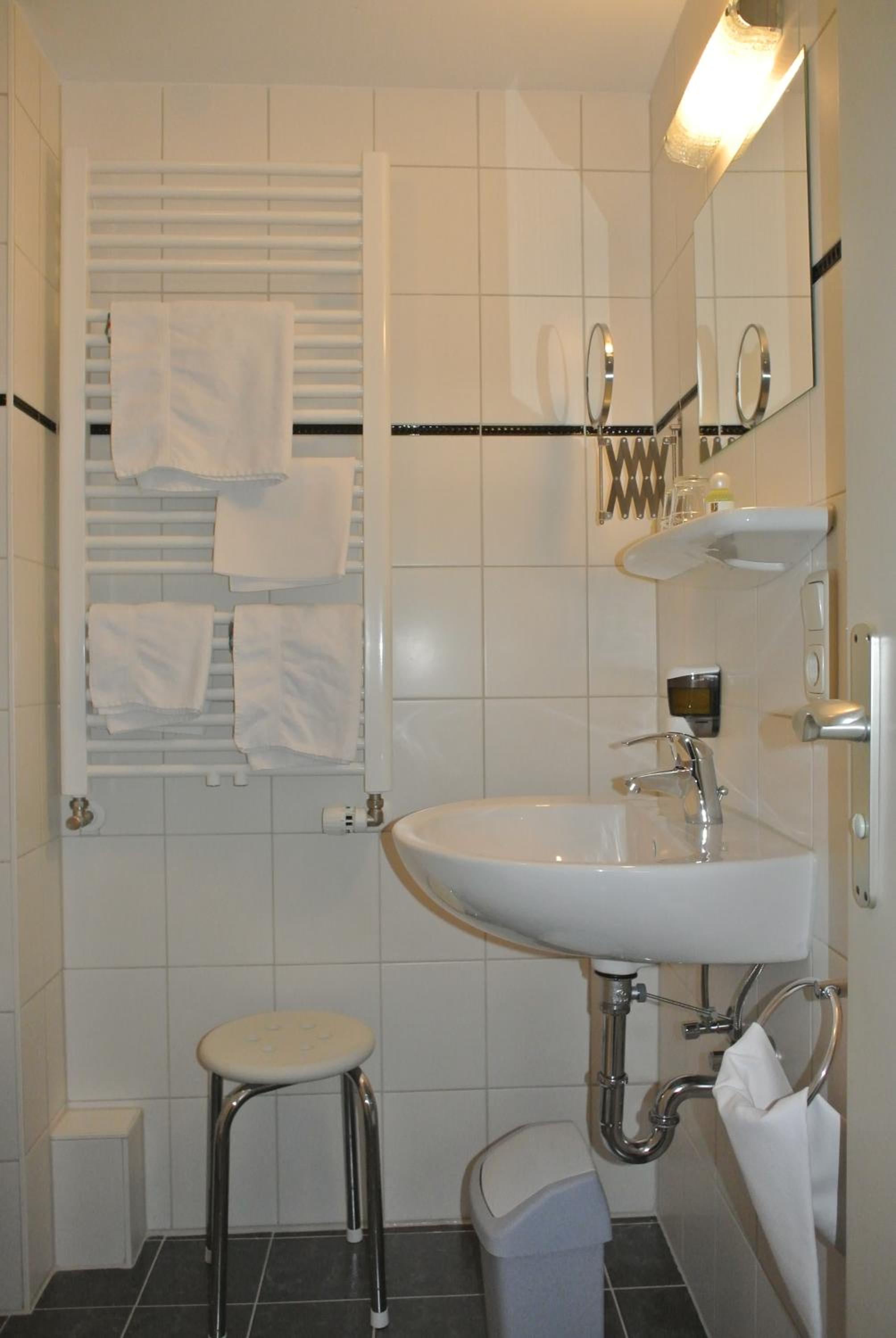 Economy Double Room photo 2