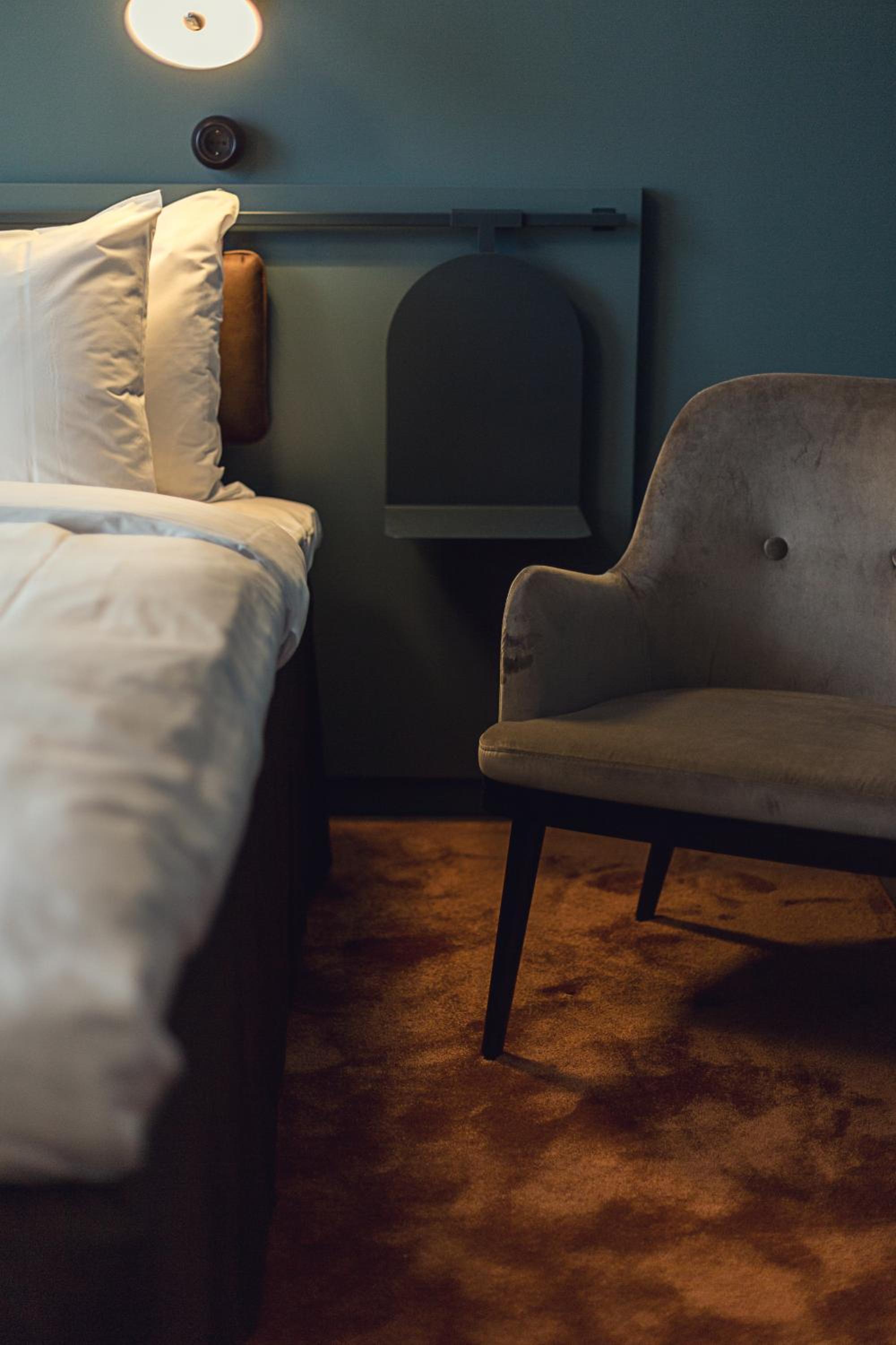 Queen Room - Non-Smoking - Photo 2