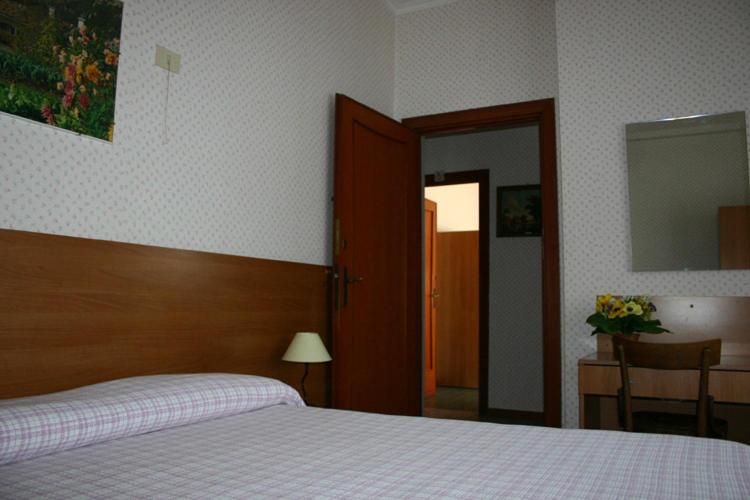 Double or Twin Room with Shared Bathroom photo 3