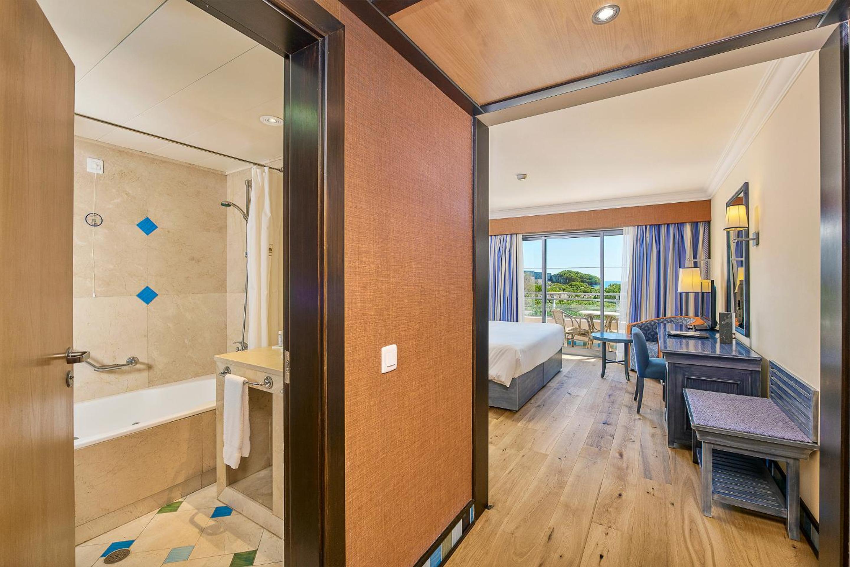 Suite with Sea View - Photo 6