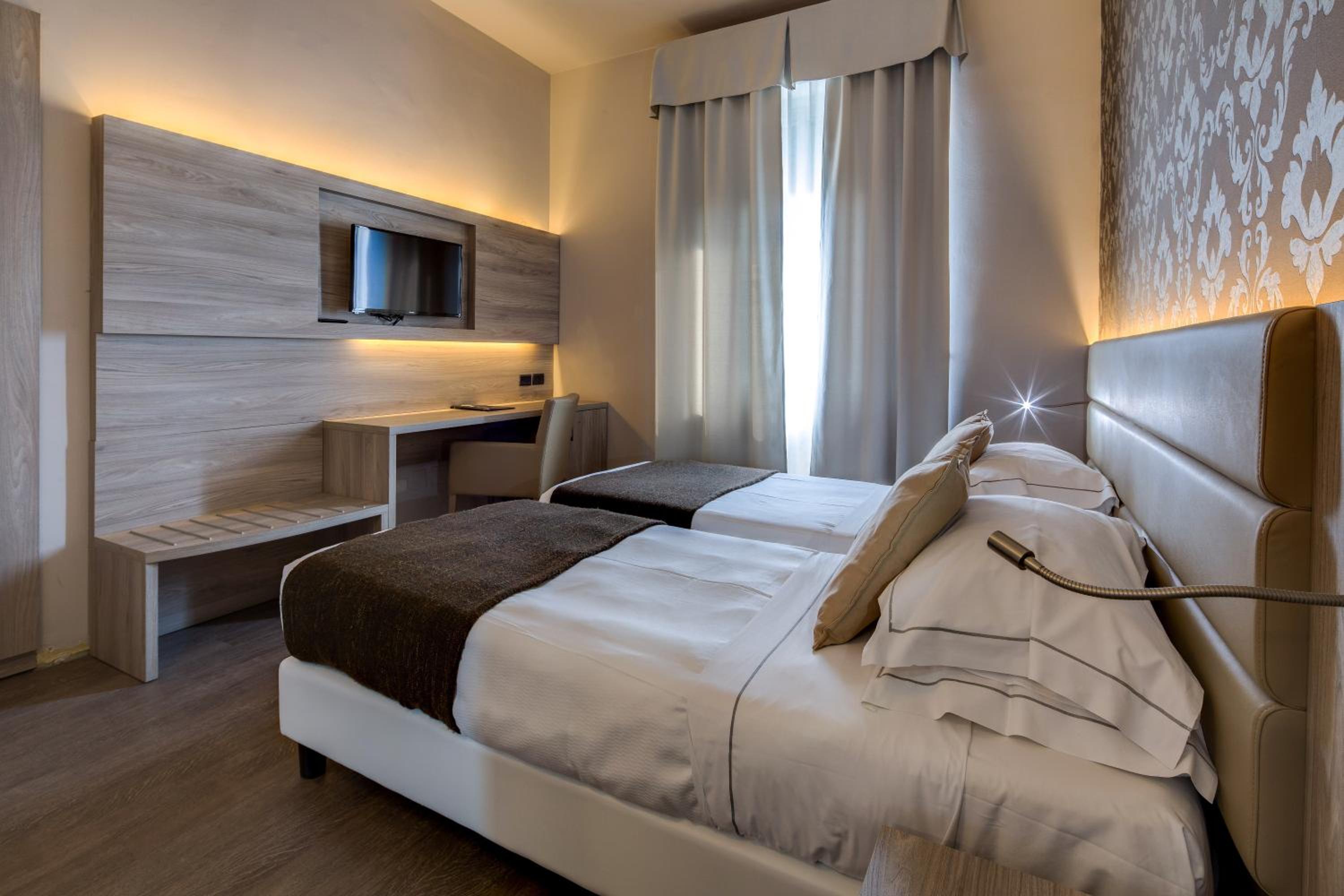 Superior Double or Twin Room - Photo 2
