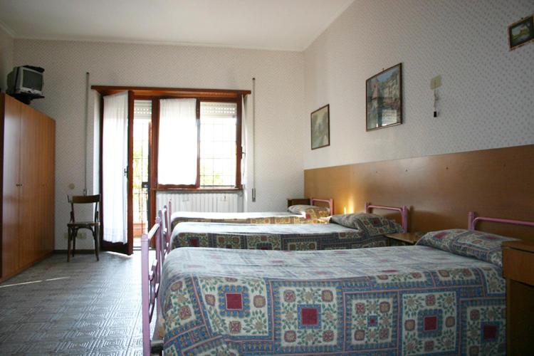 Triple Room with Shared Bathroom photo 2
