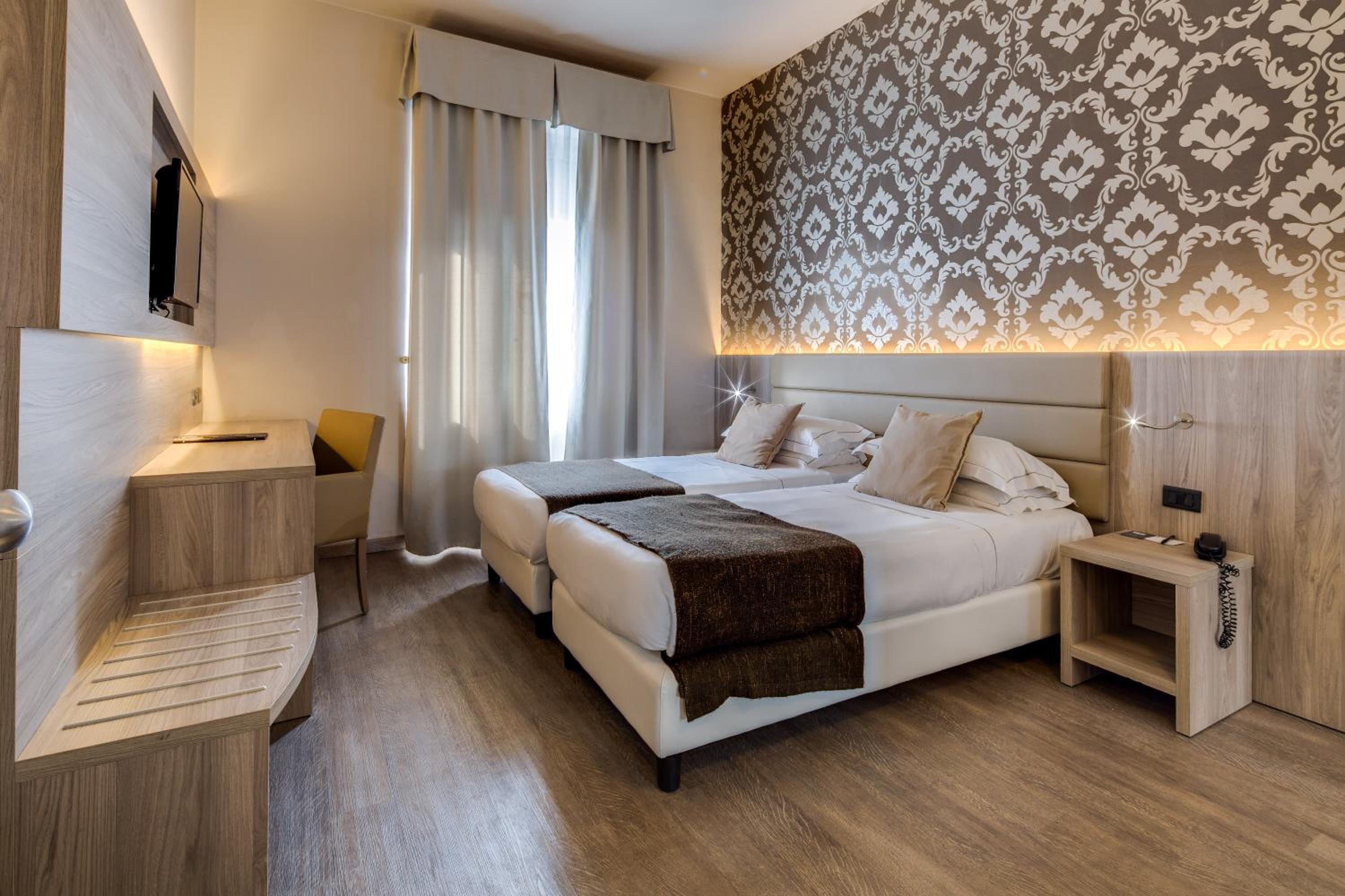 Superior Double or Twin Room - Photo 3