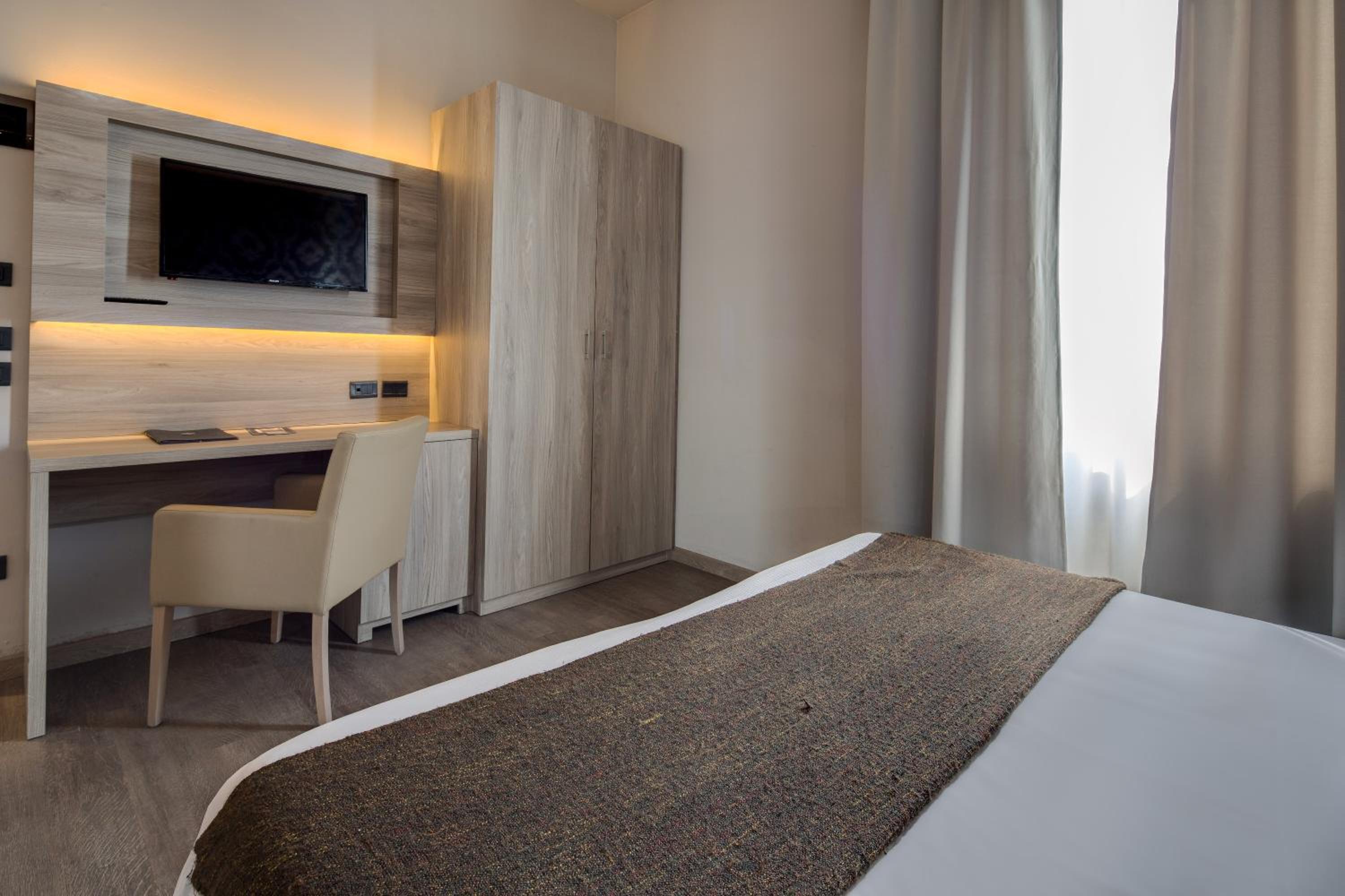 Superior Double or Twin Room - Photo 5