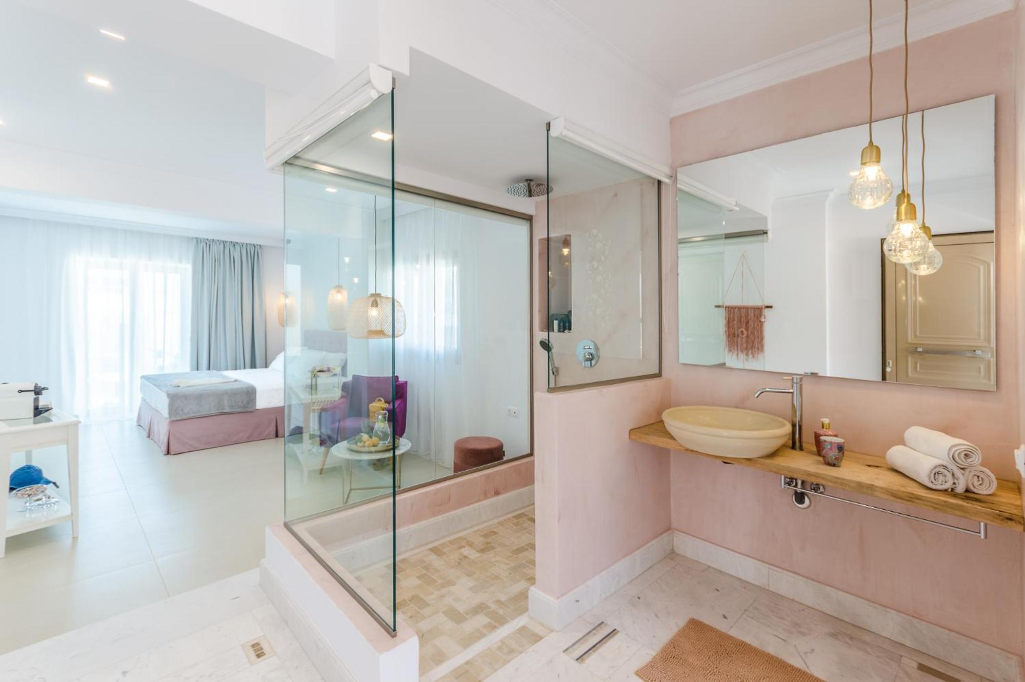 Deluxe Double Room - Photo 7
