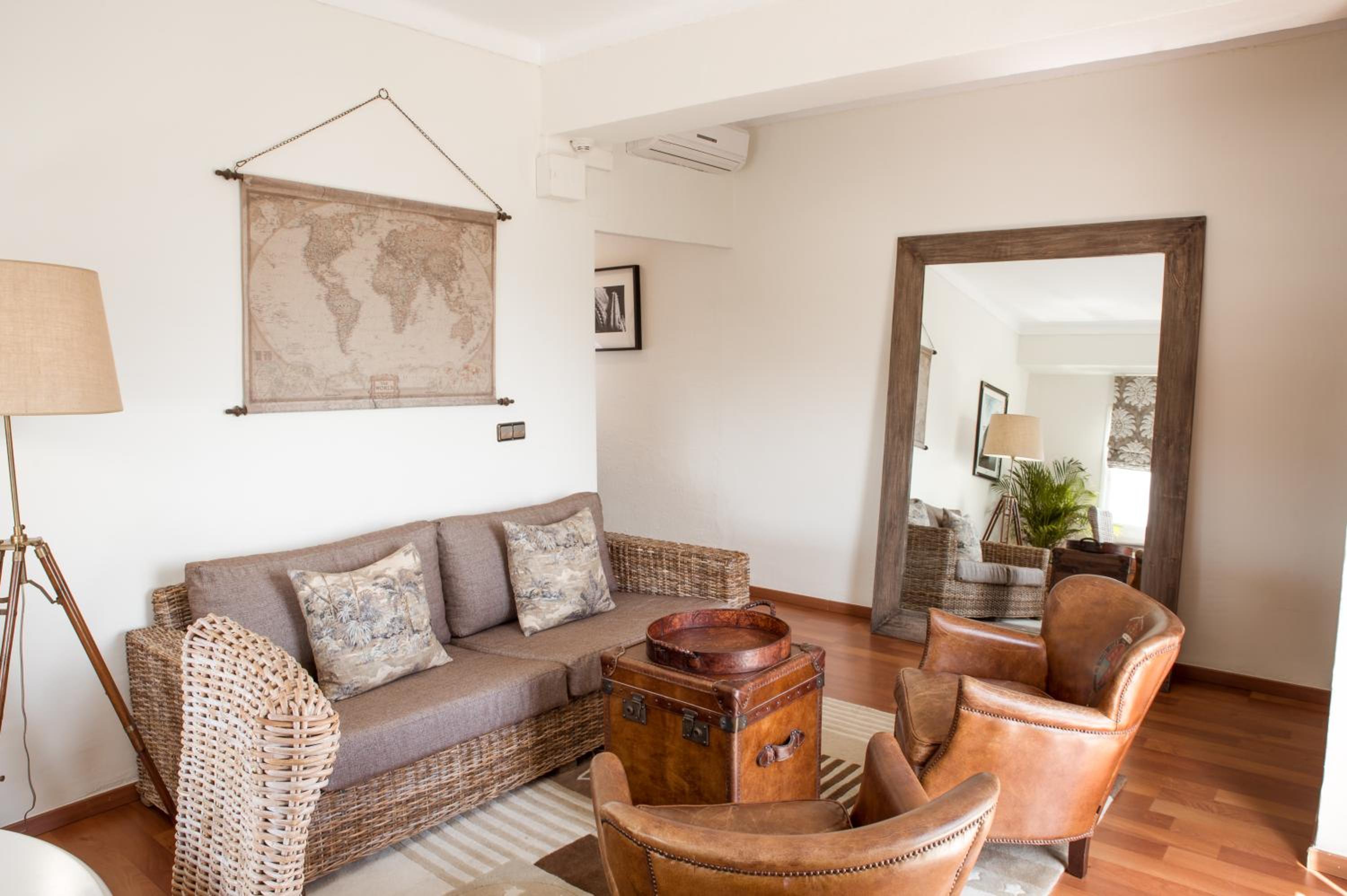 Suite - Photo 1