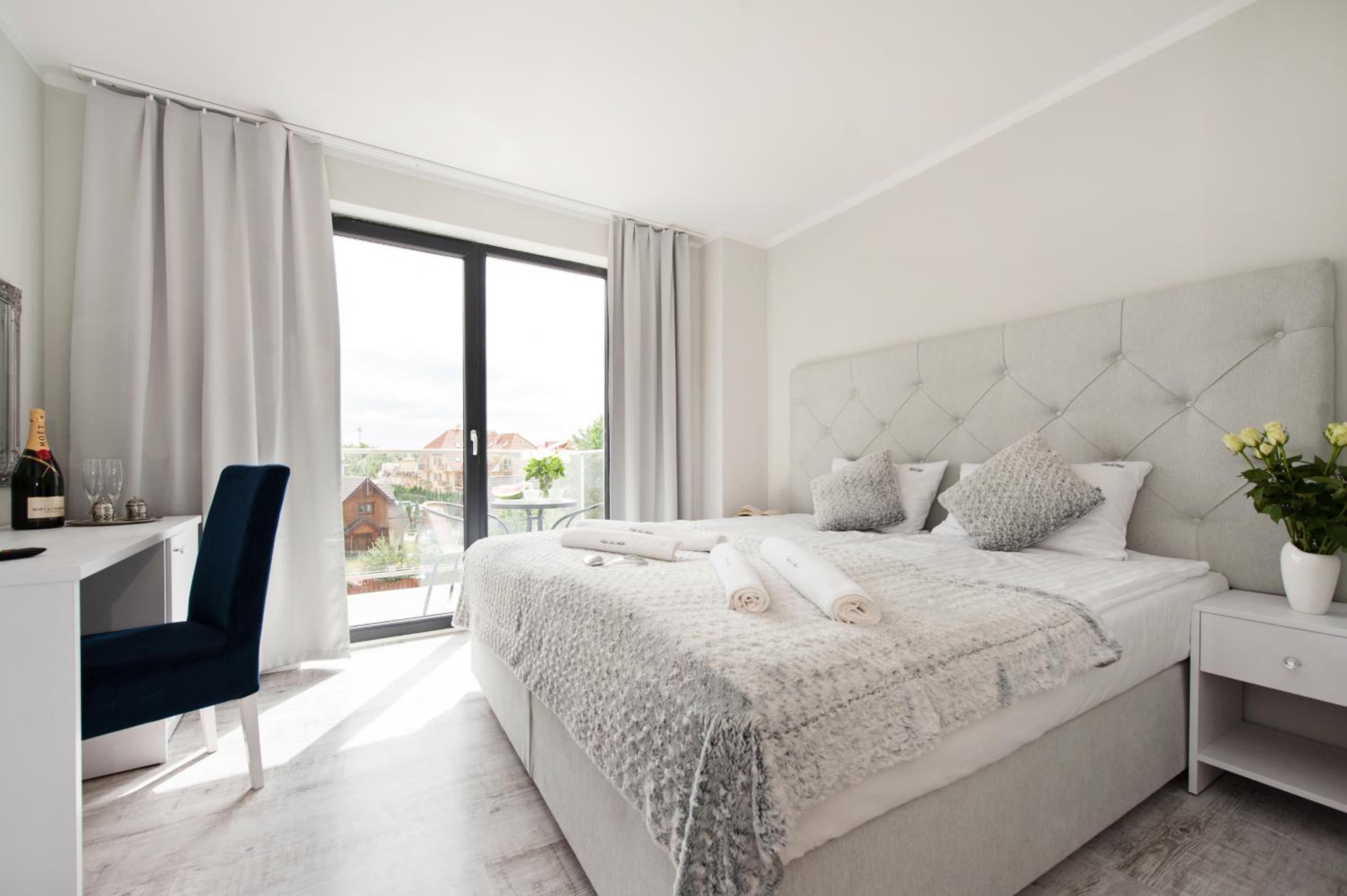 Deluxe Double or Twin Room with Balcony - Photo 10