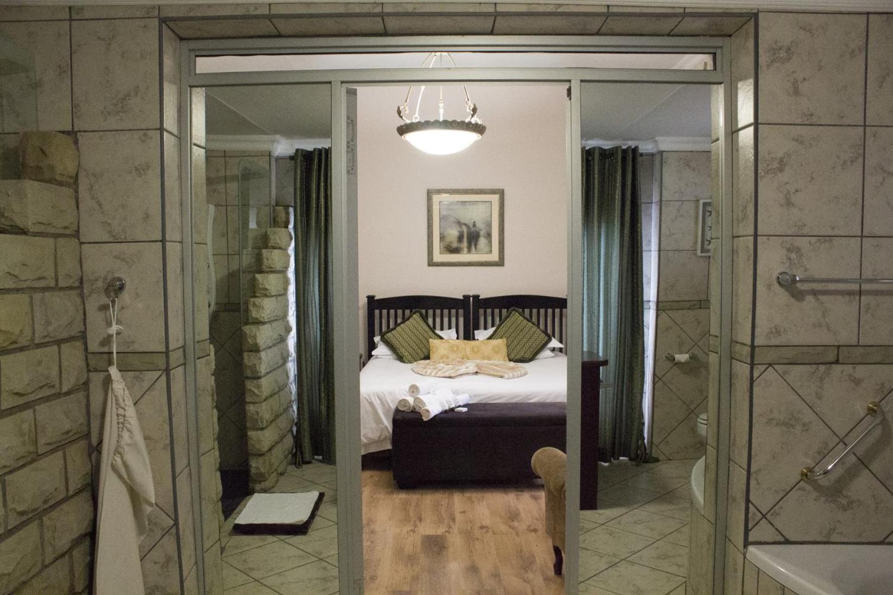 Double or Twin Room - Disability Access photo 3
