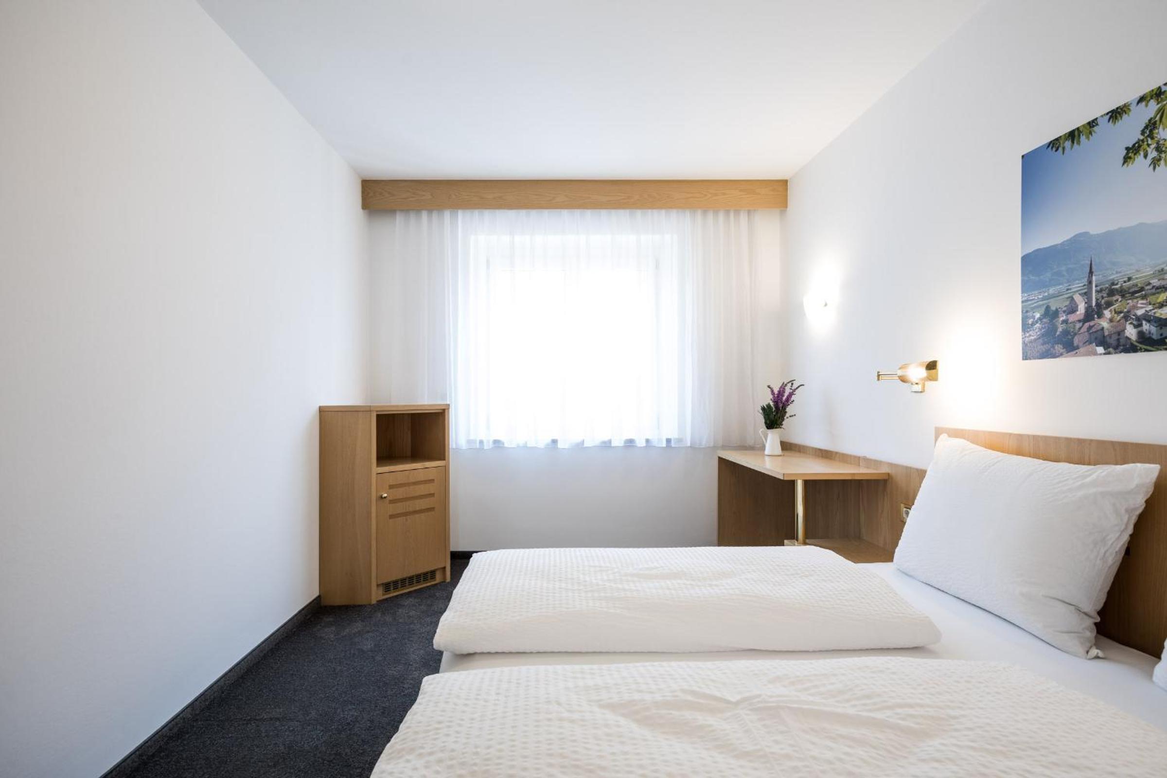 Budget Double Room photo 2