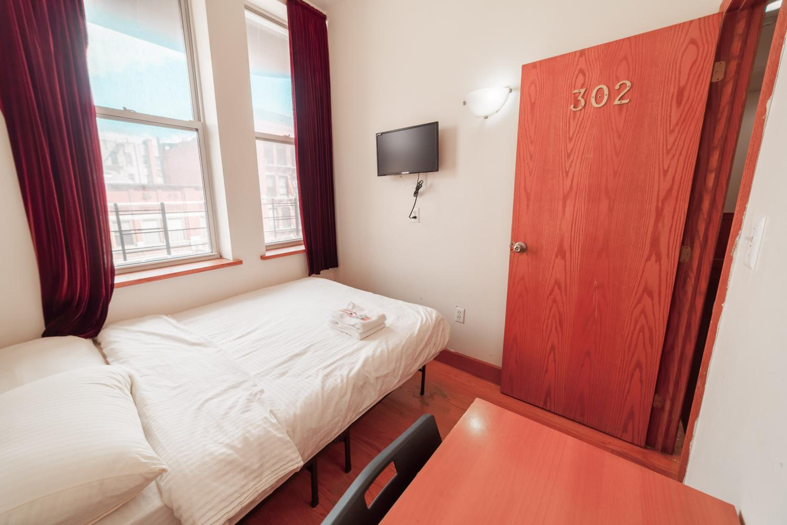 Economy Double Room photo 2