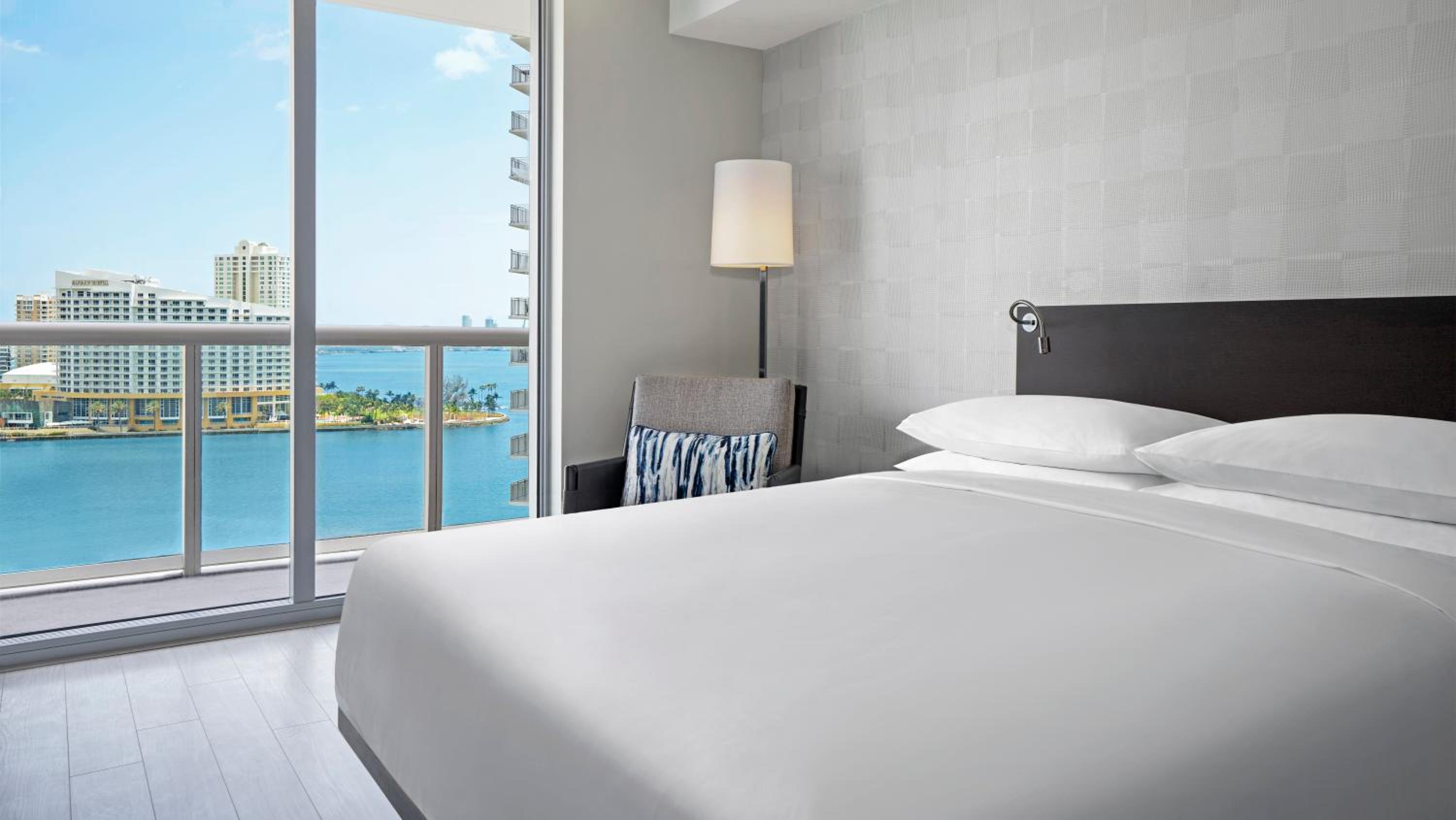 King Room with Balcony and Bay View - Photo 9
