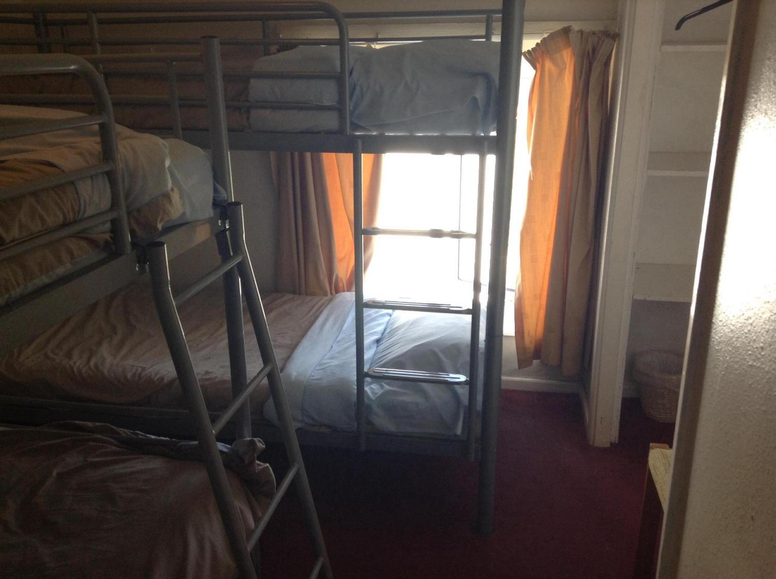 4-Bed Mixed Dormitory Room photo 3